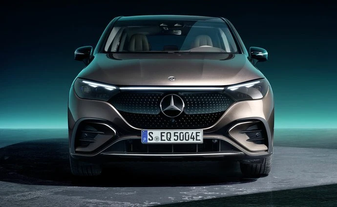 EQE SUV image