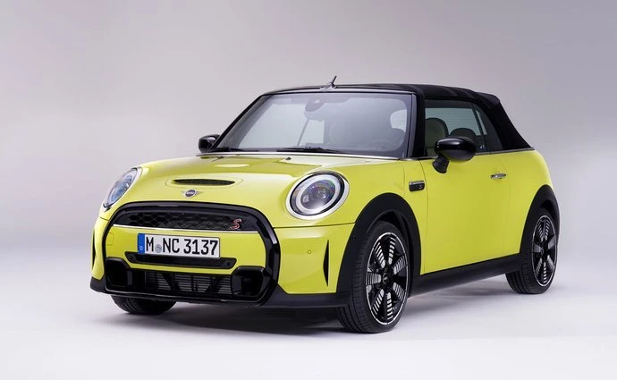 Convertible (F57, facelift 2021) image