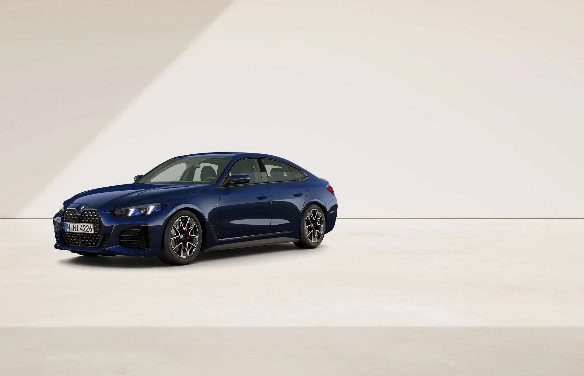 Řada 4 Gran Coupé (G26), M sportovní paket Pro, BMW Individual metalický lak Tanzanite Blue, front