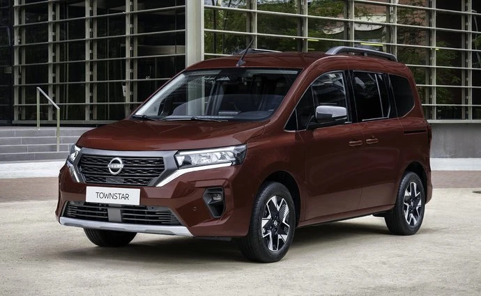 Nissan Townstar, generace Townstar Van