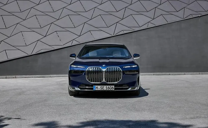 BMW Řada 7 M sportovní paket Pro - fotografie 2