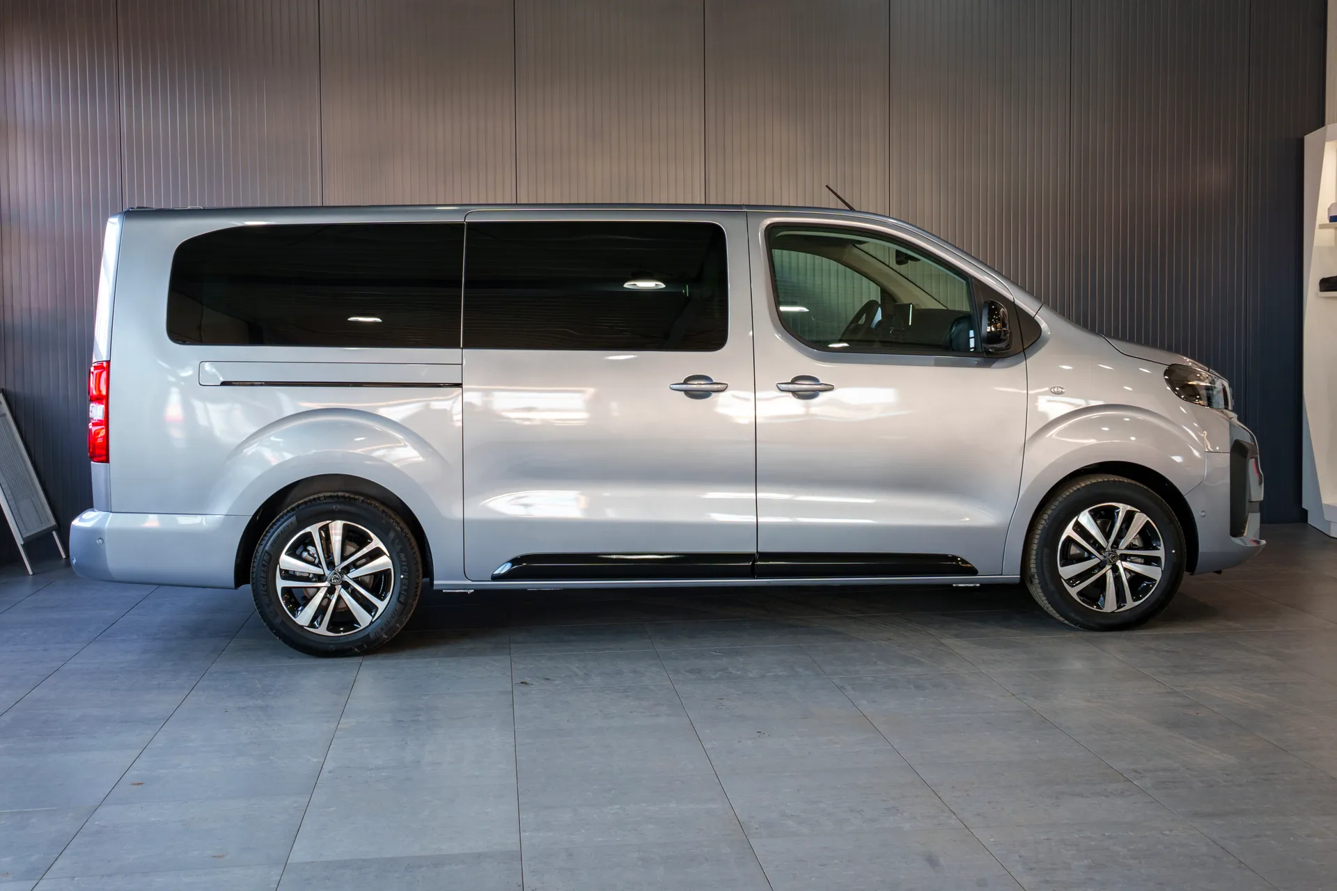 Peugeot Traveller ALLURE - fotografie 3