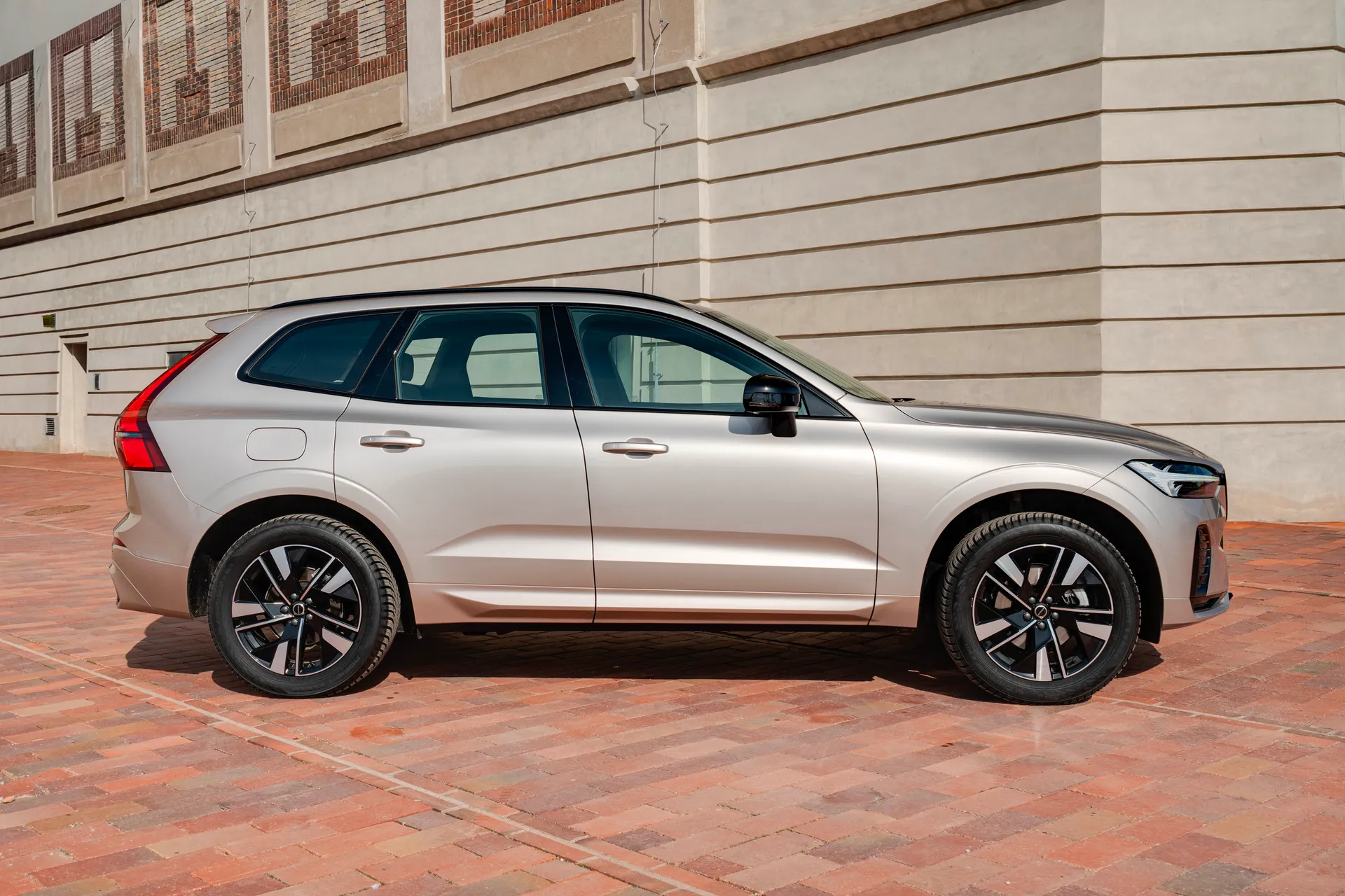 Volvo XC60 Plus - fotografie 3