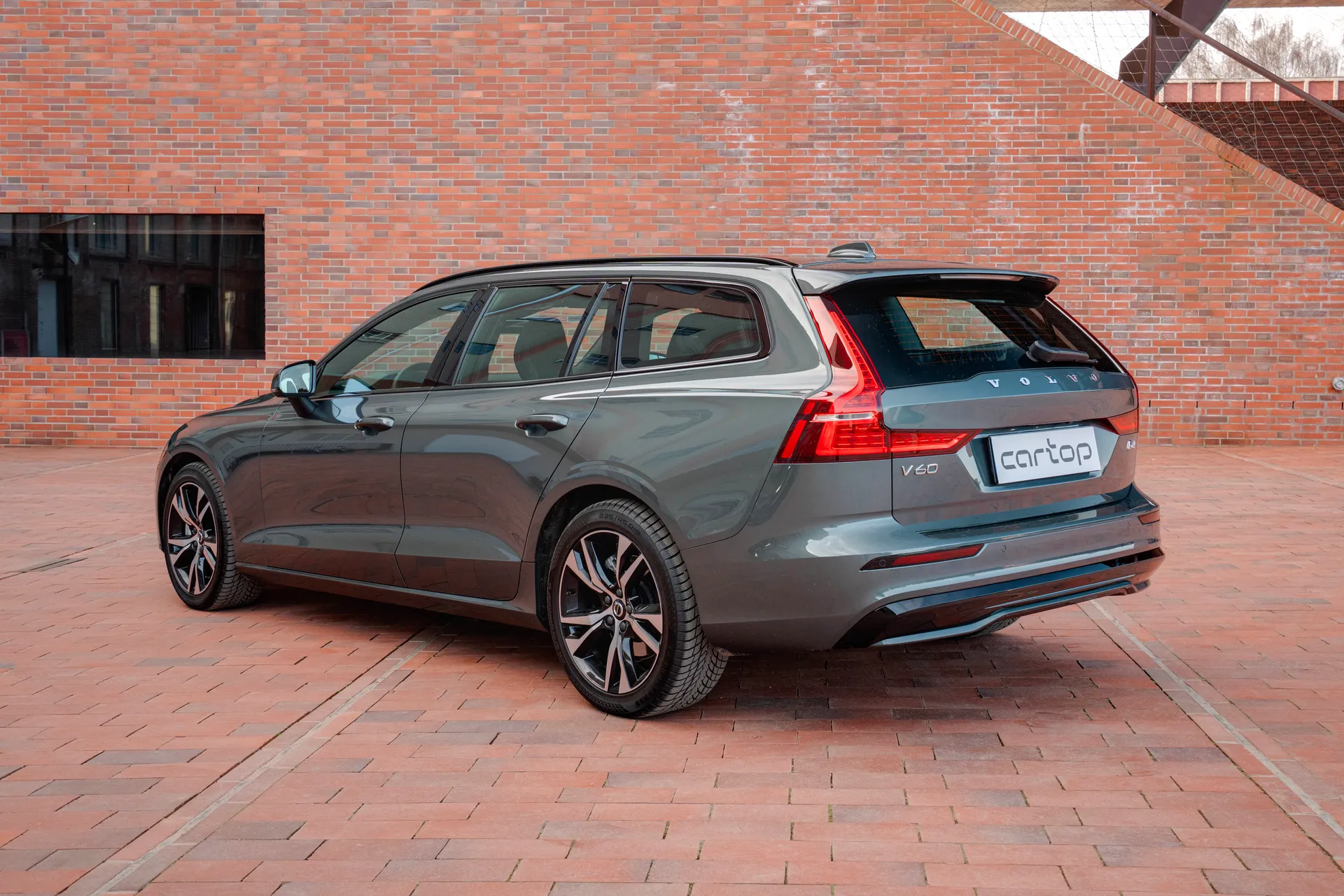 Volvo V60 Plus - fotografie 4
