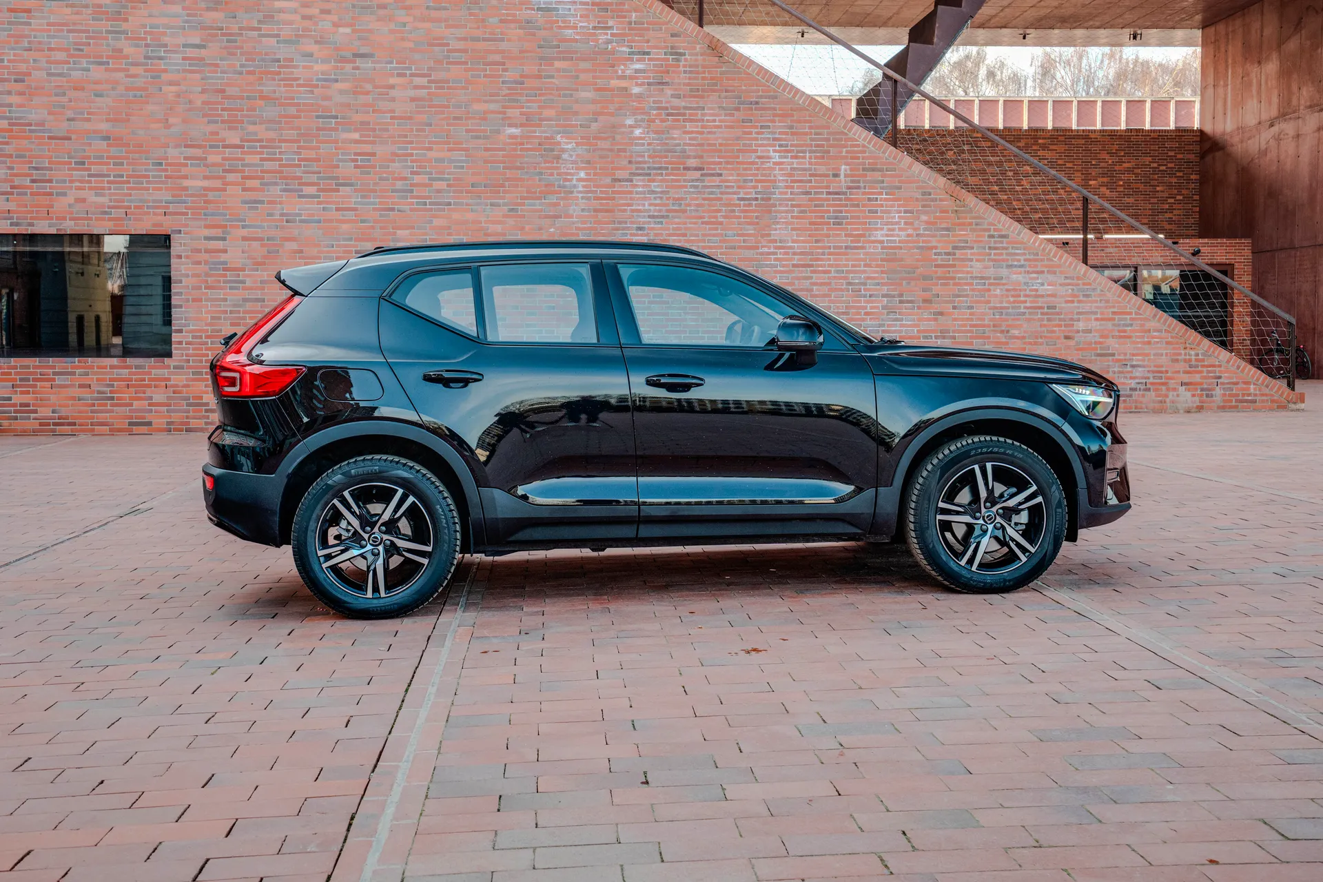 Volvo XC40 Plus - fotografie 3