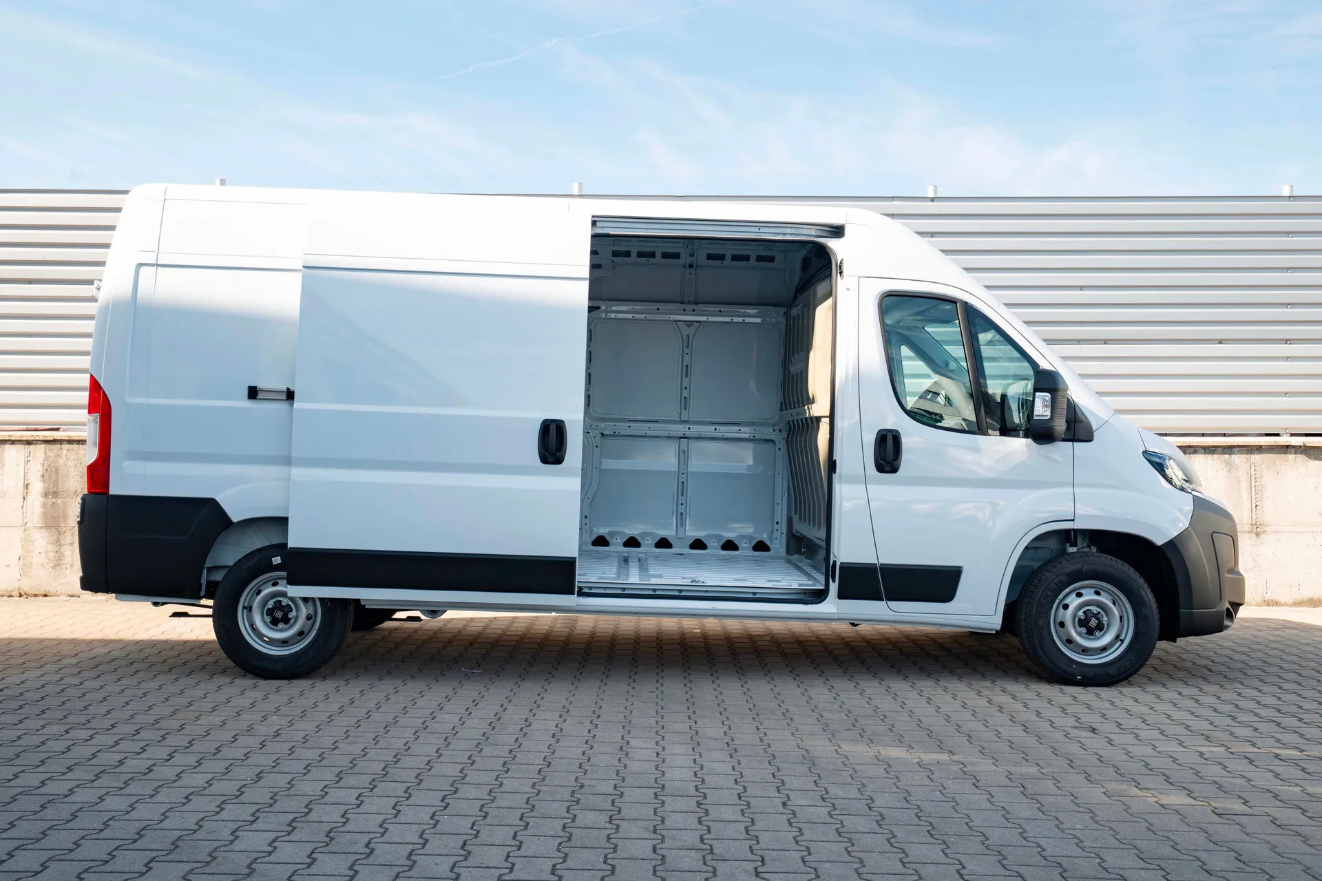 Fiat Ducato STANDARDNÍ VÝBAVA - fotografie 3