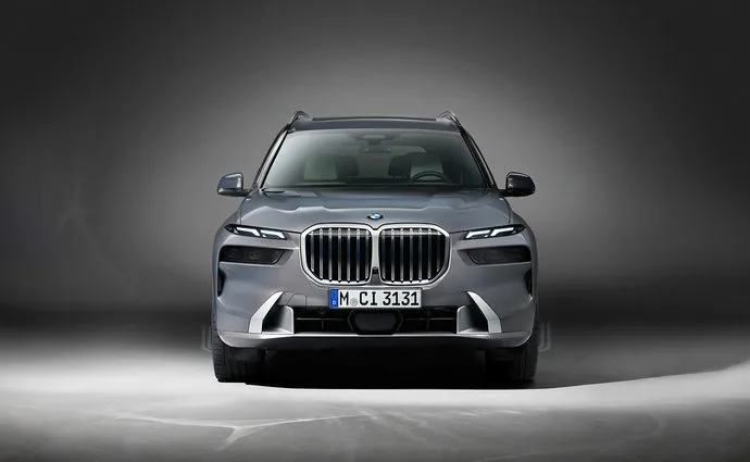 BMW X7 M Modely - fotografie 2