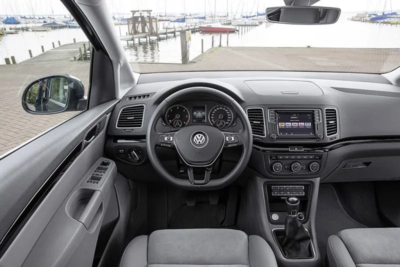 Volkswagen Sharan Highline - fotografie 3