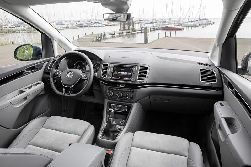 Volkswagen Sharan Highline - fotografie 4