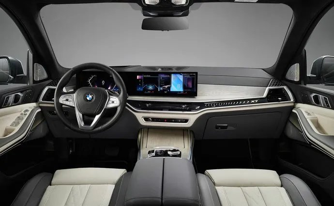 BMW X7 M Modely - fotografie 4