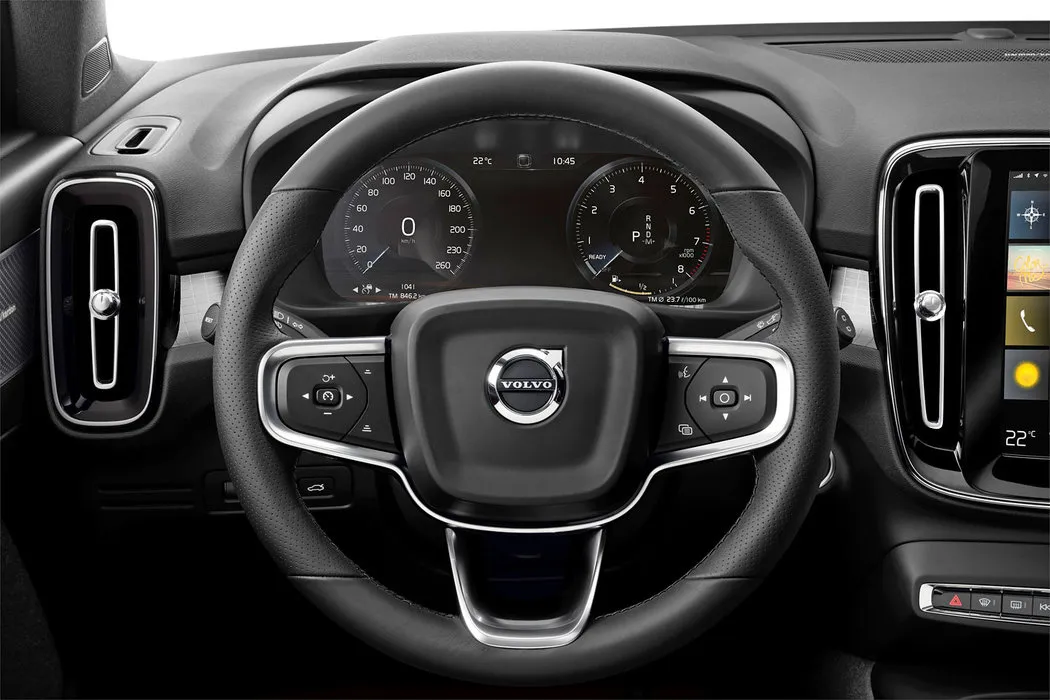 Volvo XC40 Momentum - fotografie 3