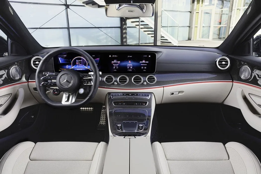 Mercedes-Benz Třída E Linie Amg - fotografie 4