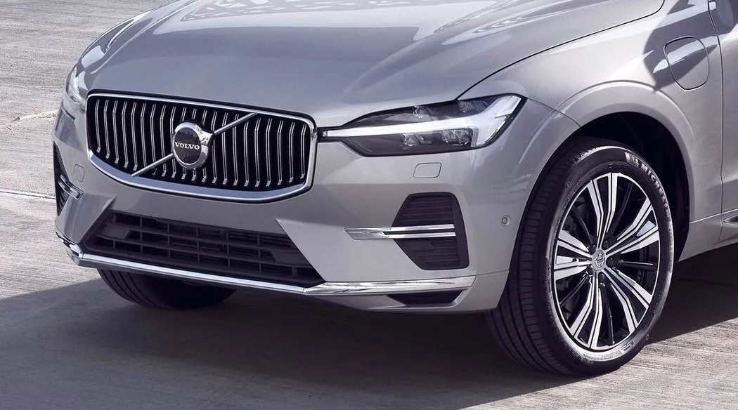 Volvo XC60 Momentum - fotografie 2