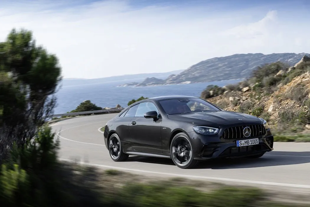 Mercedes-Benz Třída E Linie Amg - fotografie 2