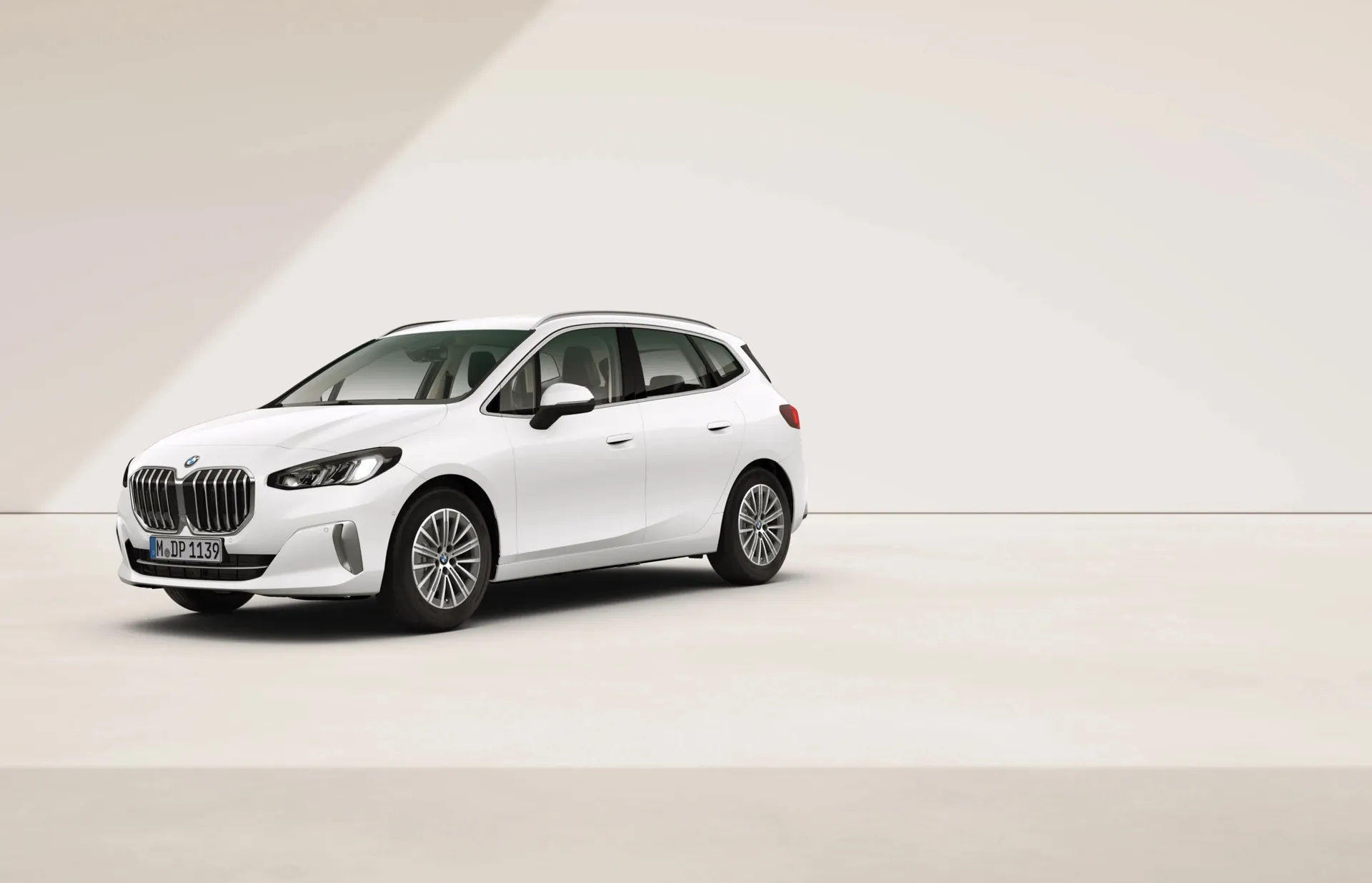 Řada 2 Active Tourer (U06), Luxury Line, Metalický lak Mineral White, front