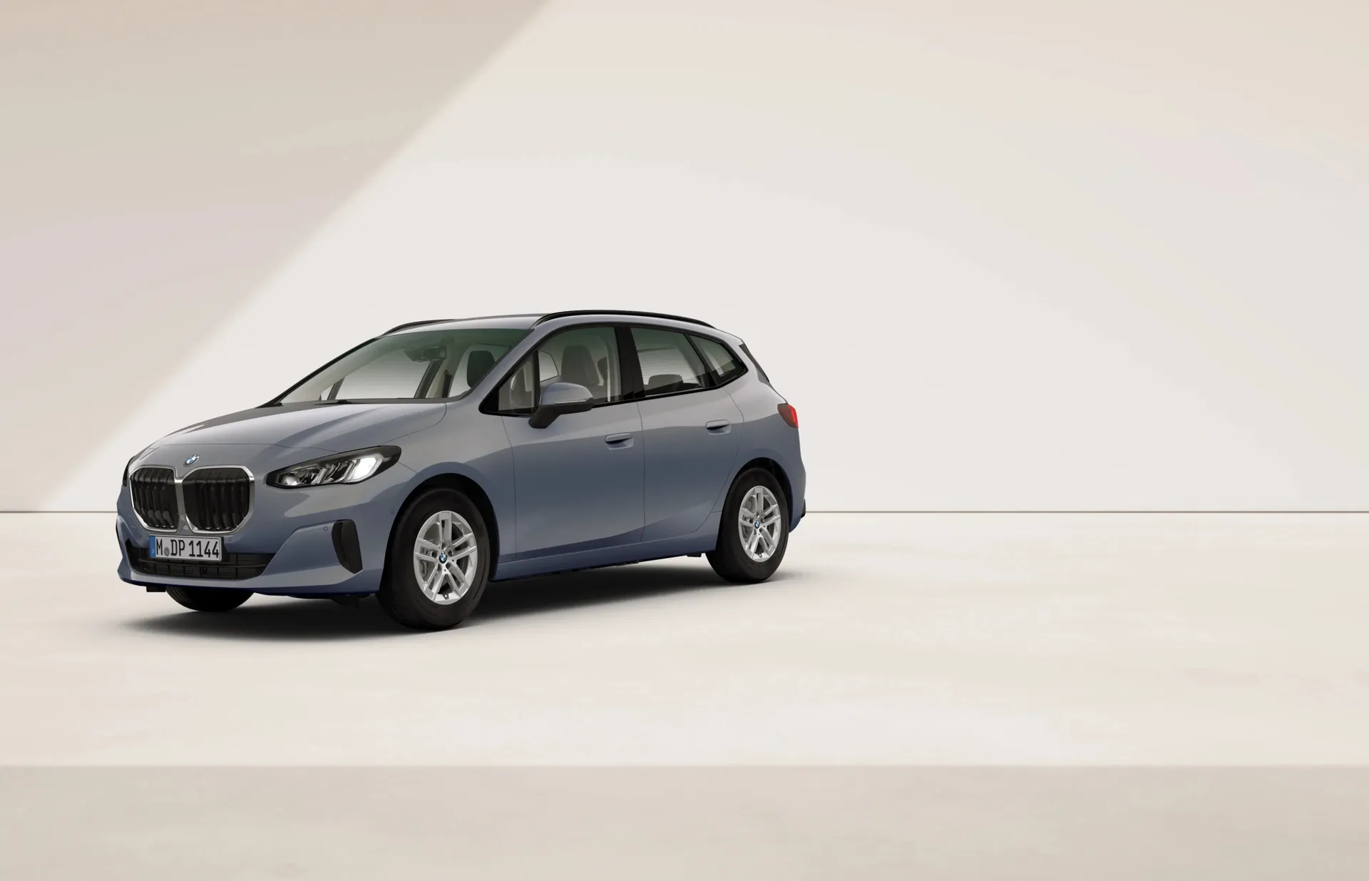 Řada 2 Active Tourer (U06), Sériové provedení, Metalický lak Sparkling Copper Grey, front