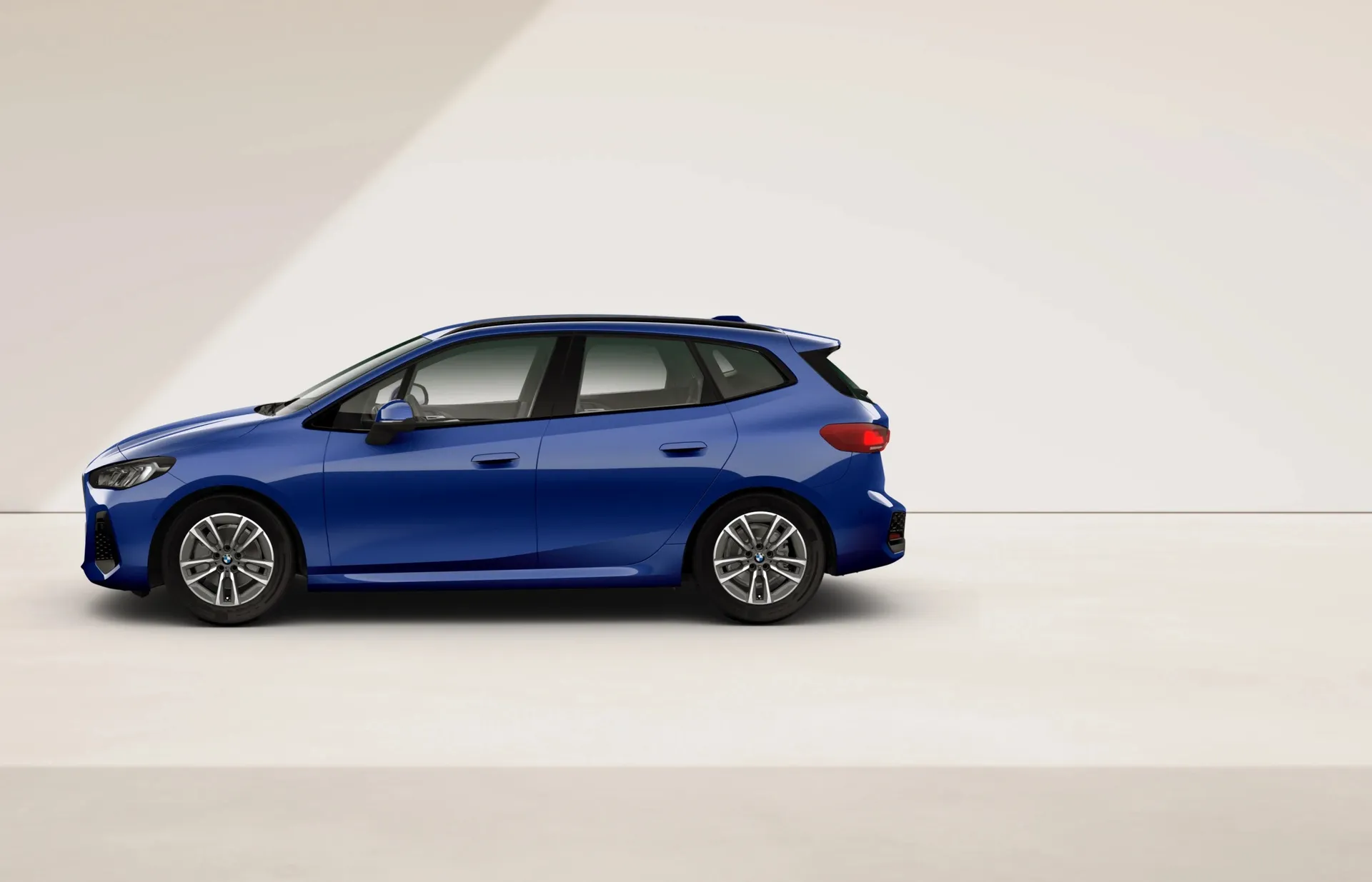 Řada 2 Active Tourer (U06), M sportovní paket, Metalický lak M Portimao Blue, side