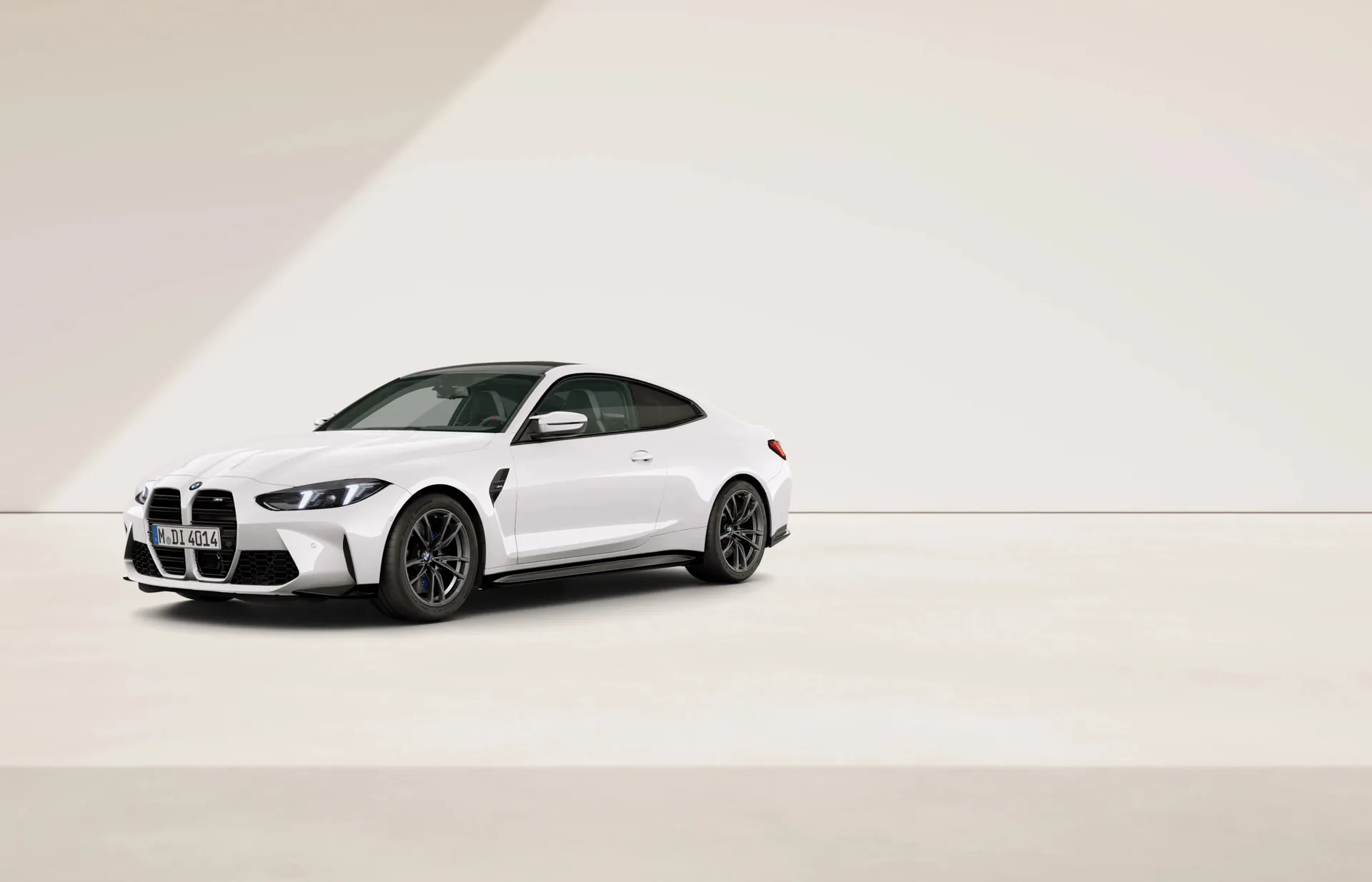 M4 Coupé (G82), M Modely, Nemetalický lak Alpine White, front