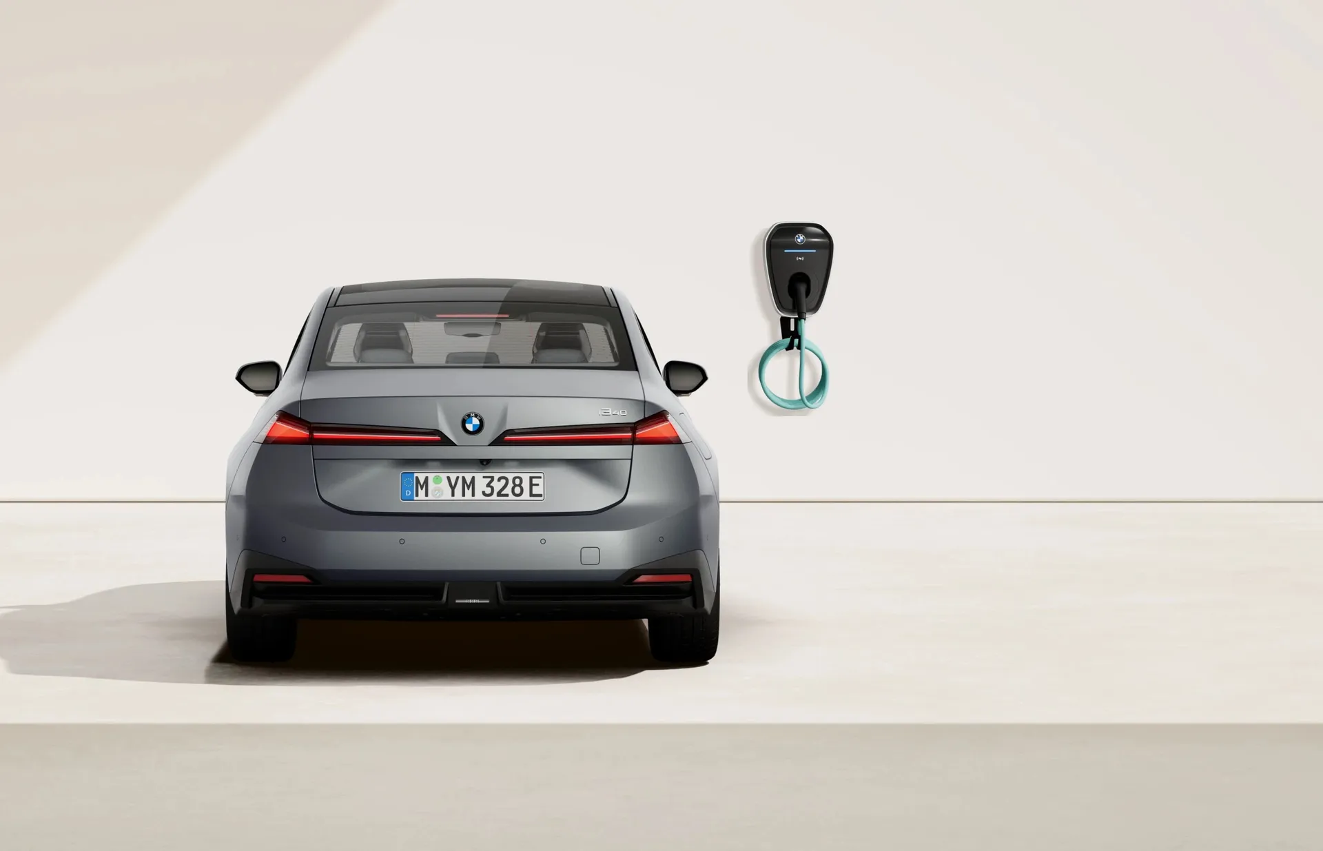 i3 Sedan (NA0), Sériové provedení, BMW Individual metalický lak Frozen Space Silver, rear