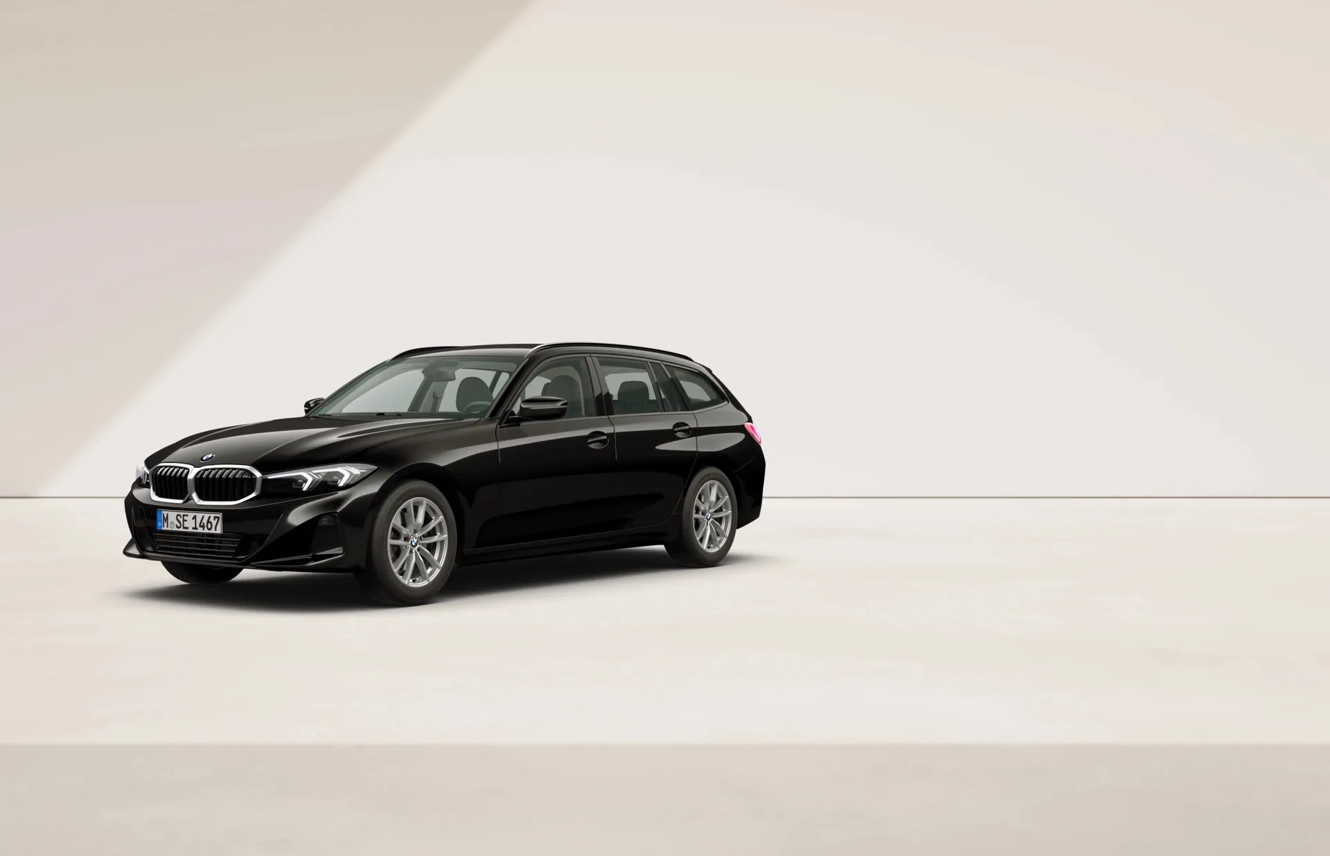 Řada 3 Touring (G21), Sériové provedení, Nemetalický lak "Black", front