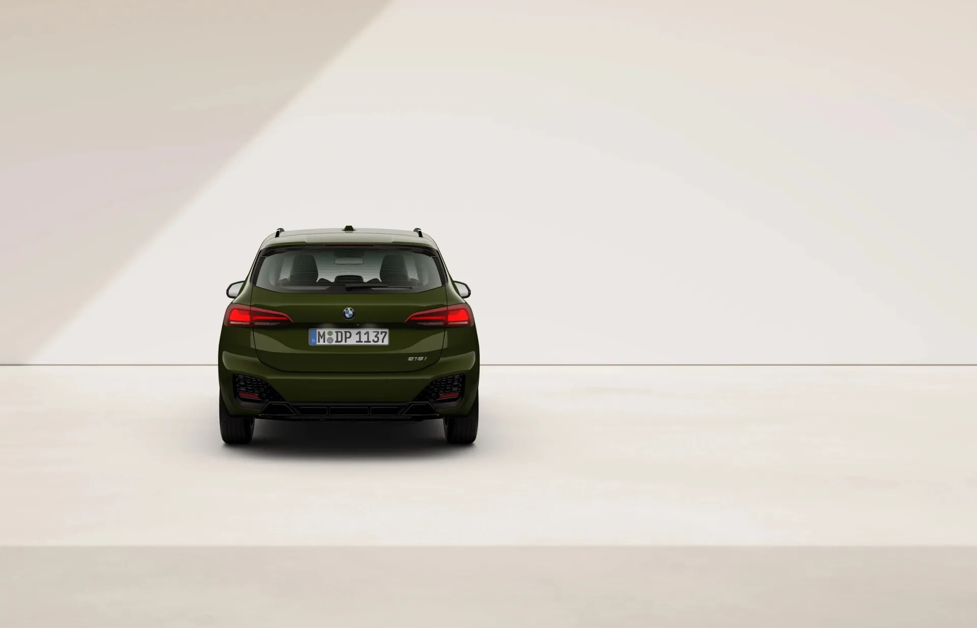 Řada 2 Active Tourer (U06), M sportovní paket, Metalický lak Sanremo Green, rear