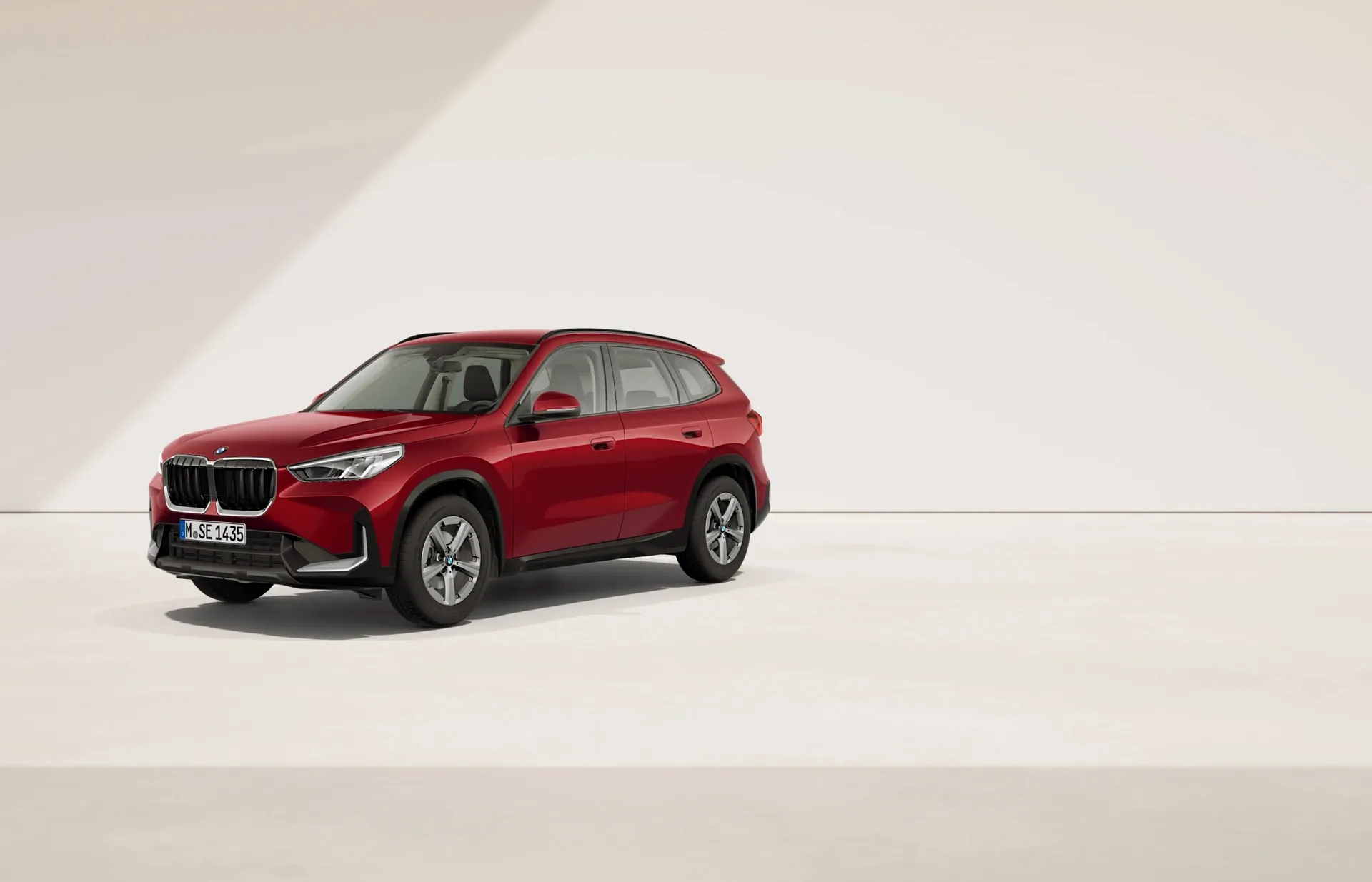 X1 (U11), Sériové provedení, Metalický lak Fire Red, front