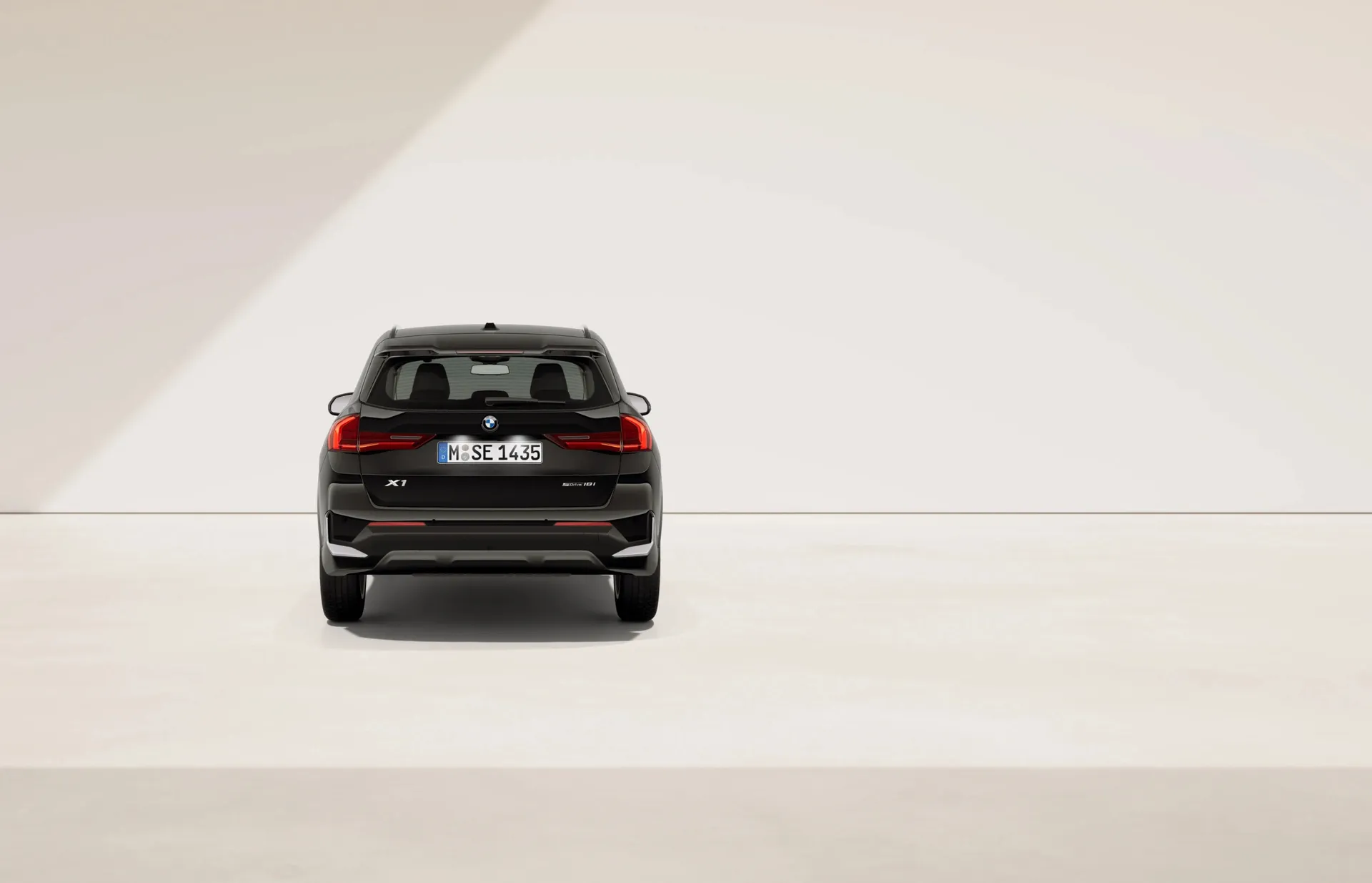X1 (U11), Sériové provedení, Nemetalický lak "Black", rear
