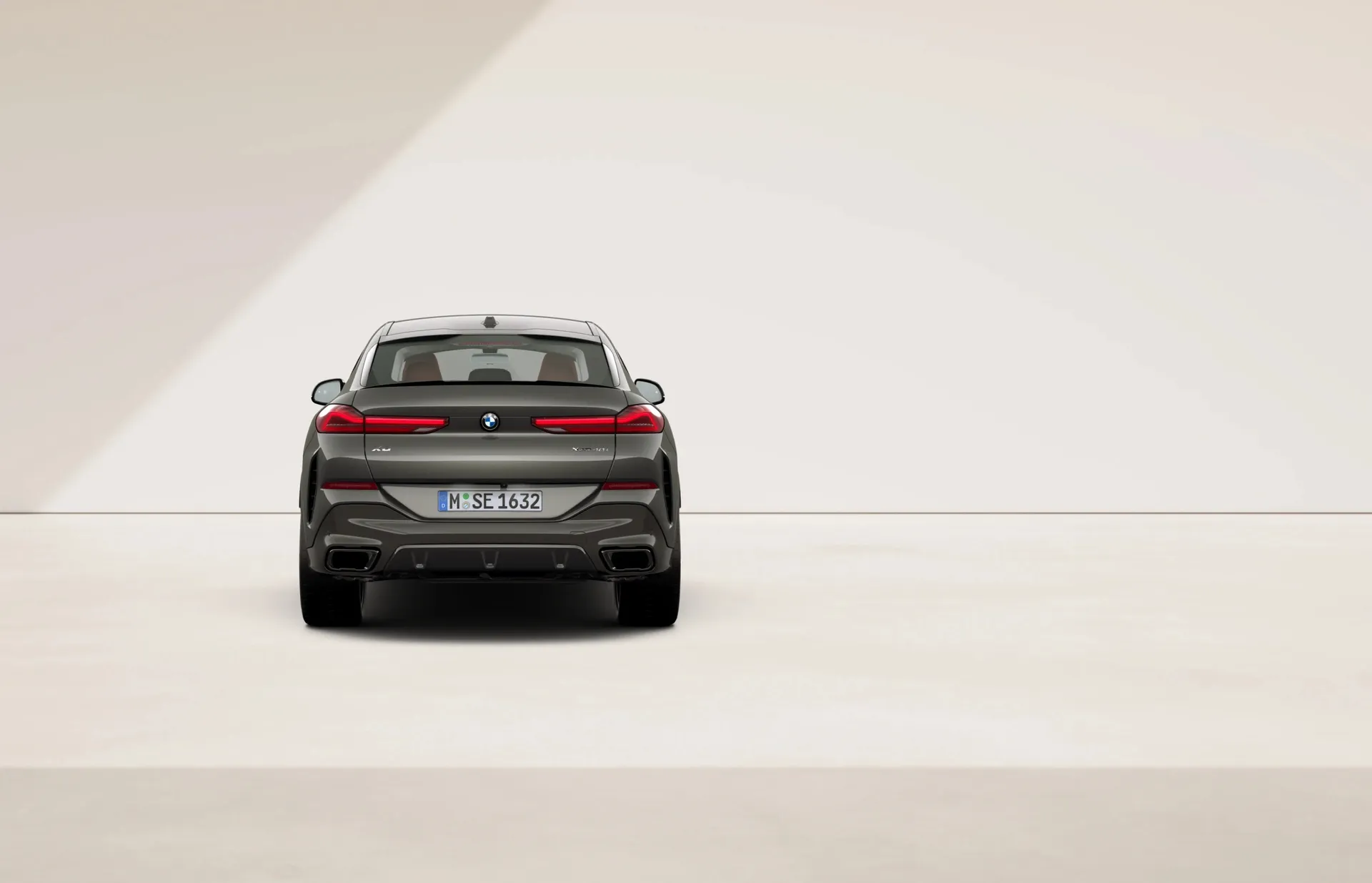 X6 (G06), M sportovní paket Pro, BMW Individual metalický lak Dravit Grey, rear