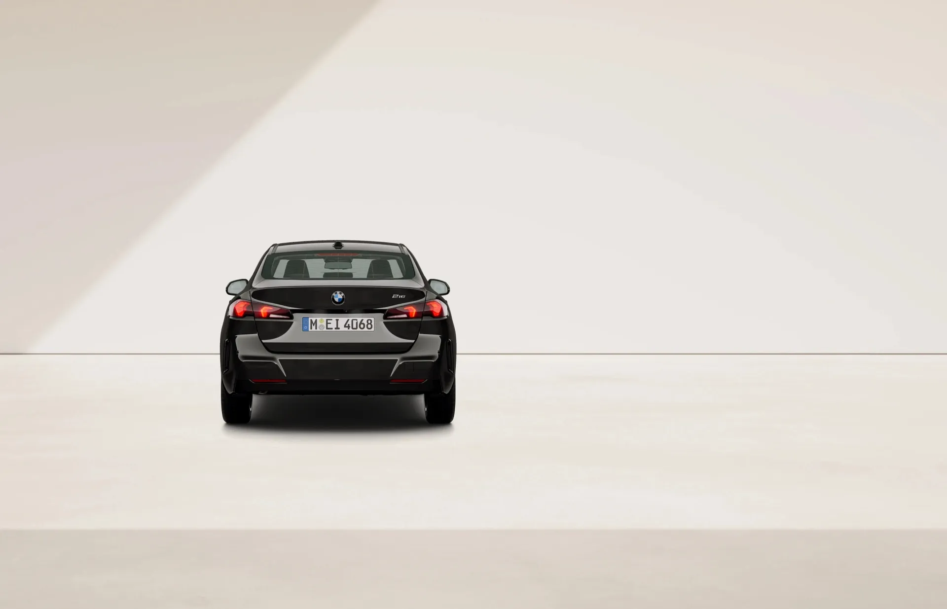 Řada 2 Gran Coupé (F74), Sériové provedení, Nemetalický lak "Black", rear