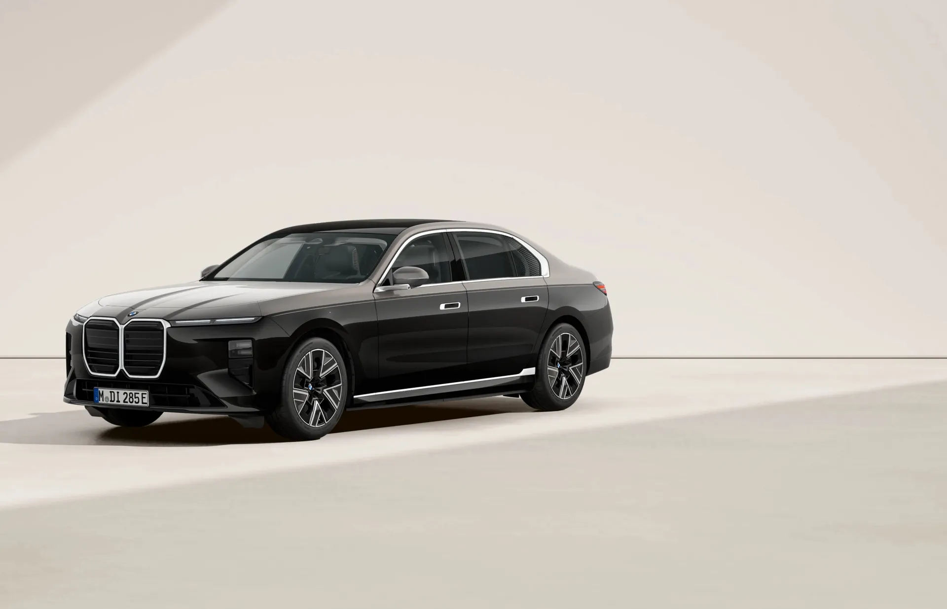 i7 Sedan (G70), Sériové provedení, BMW Individual dvoubarevný lak Sapphire Black/Oxide Grey II, front