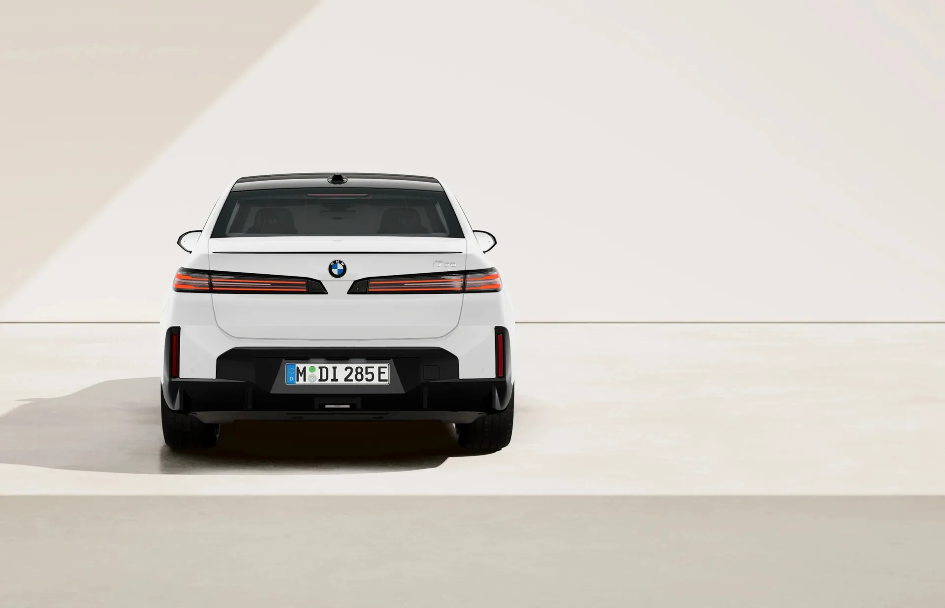i7 Sedan (G70), M sportovní paket Pro, BMW Individual lak na přání, rear