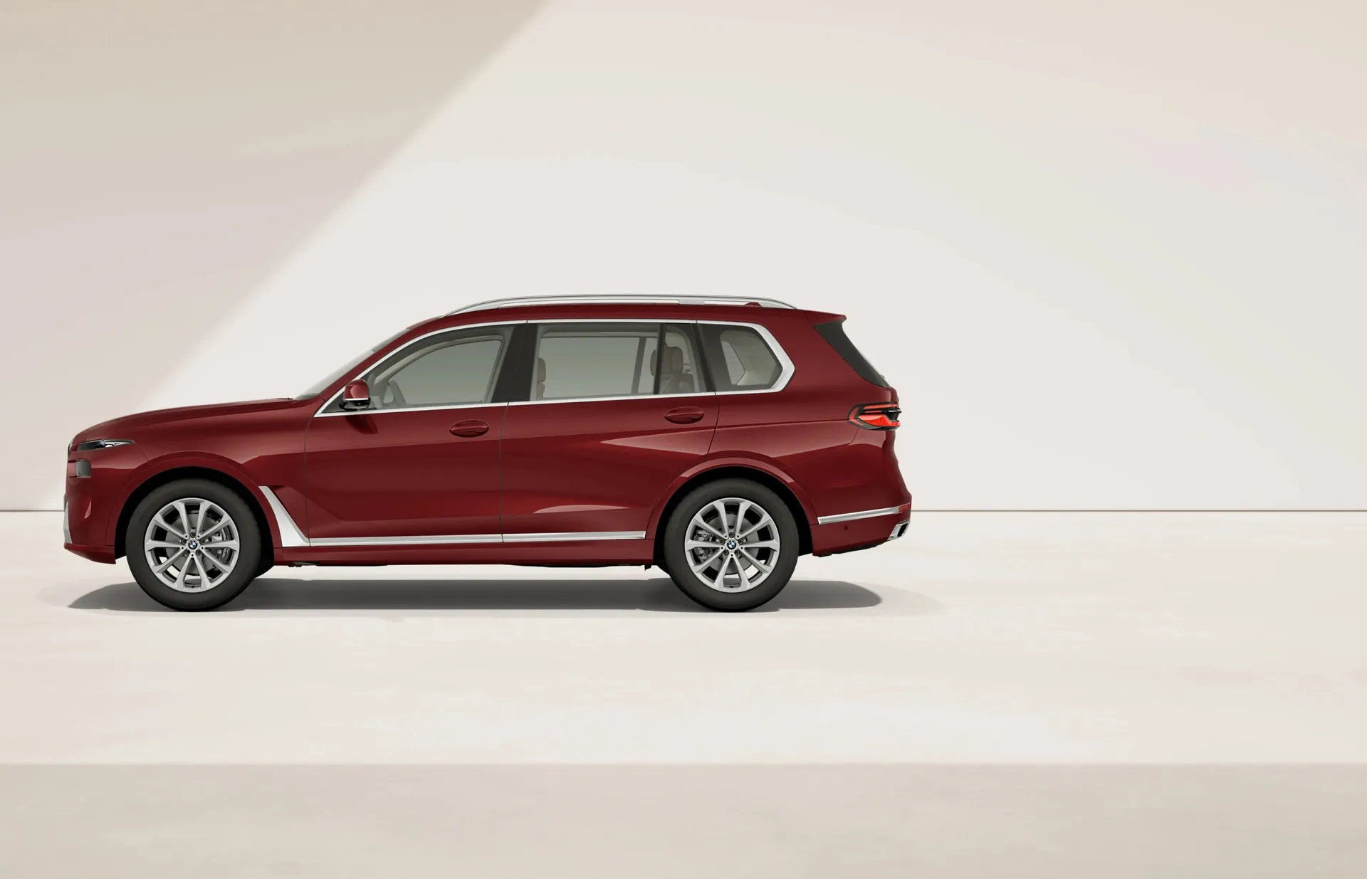 X7 (G07), Sériové provedení, Metalický lak Aventurine Red, side