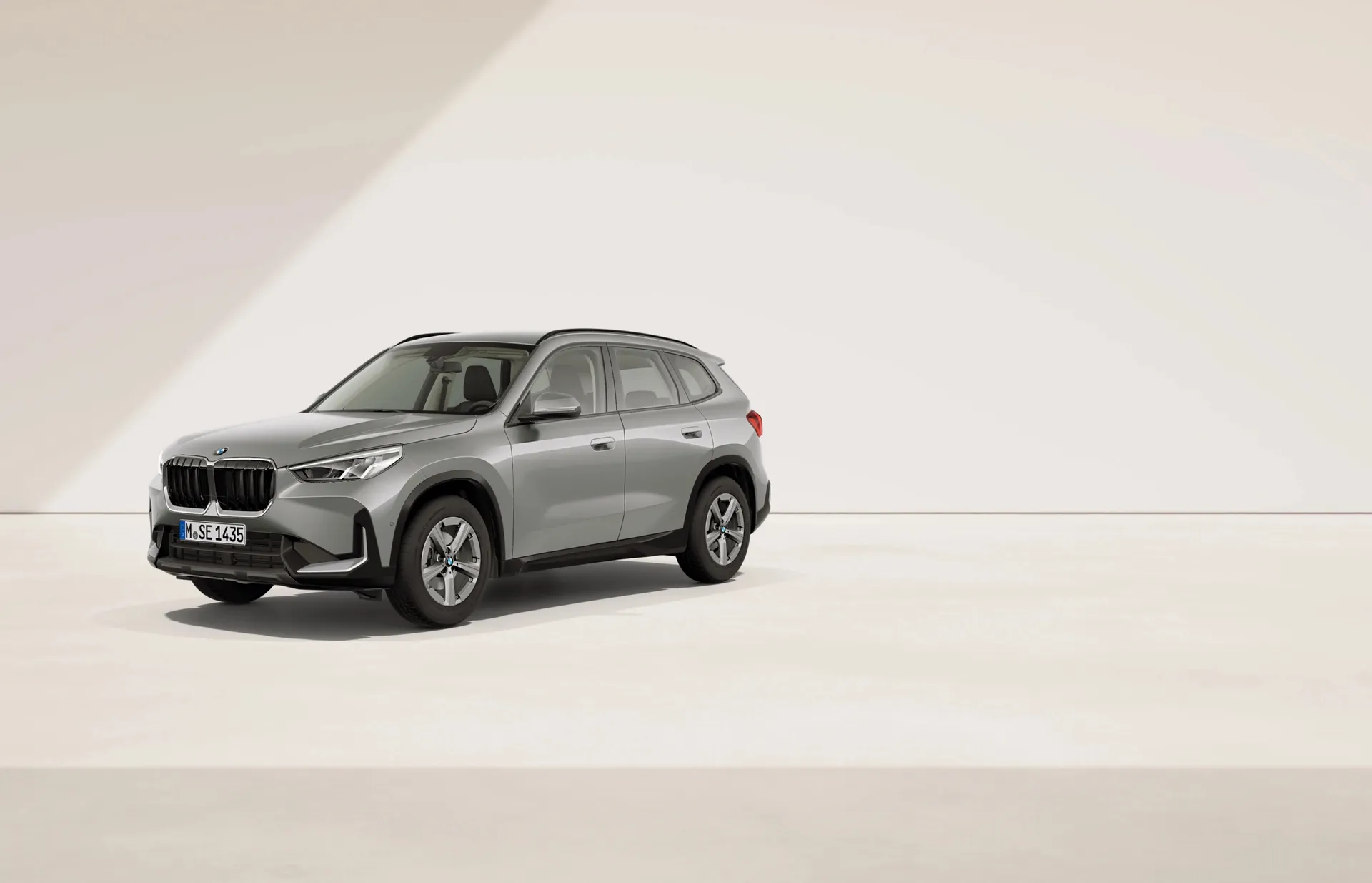 X1 (U11), Sériové provedení, Metalický lak Space Silver, front