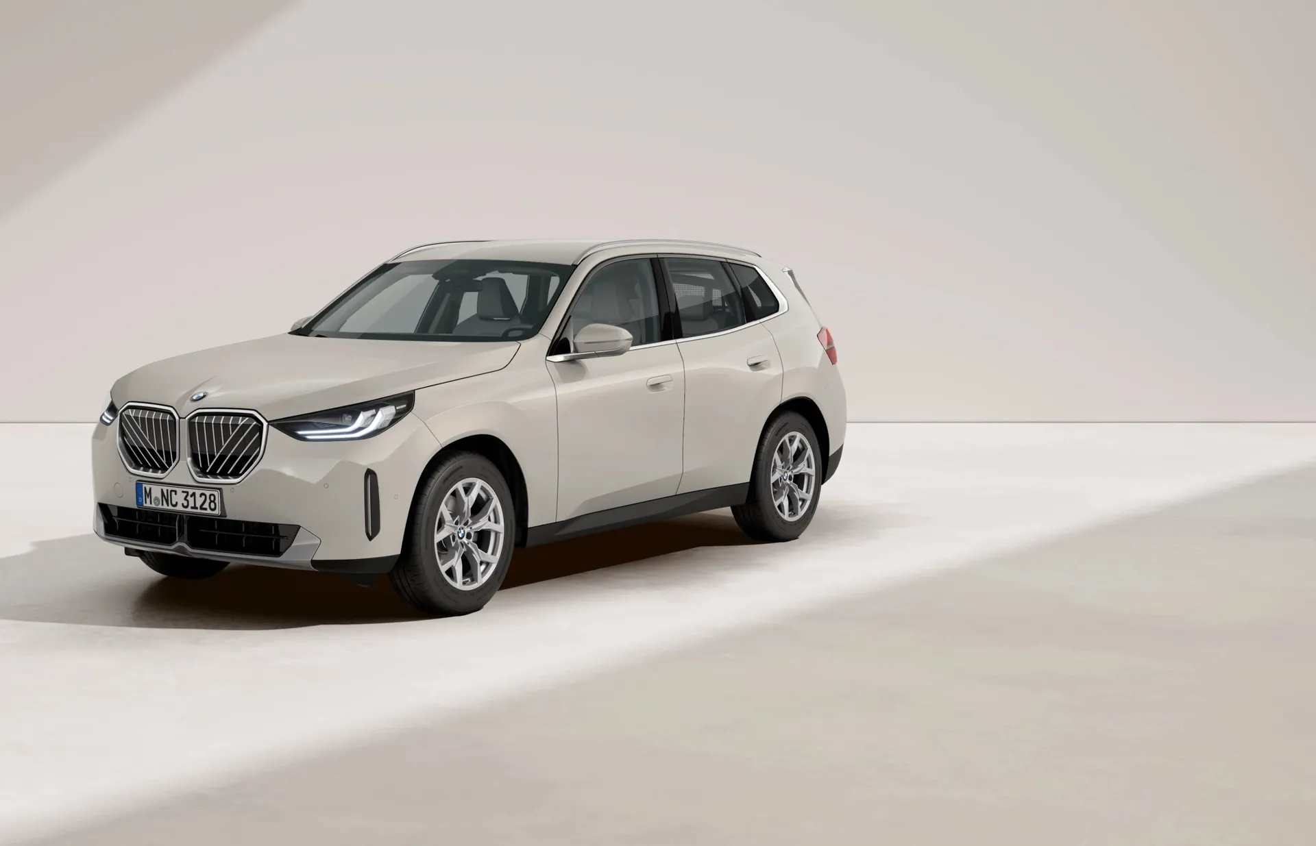 X3 (G45), Sériové provedení, Metalický lak Dune Grey, front