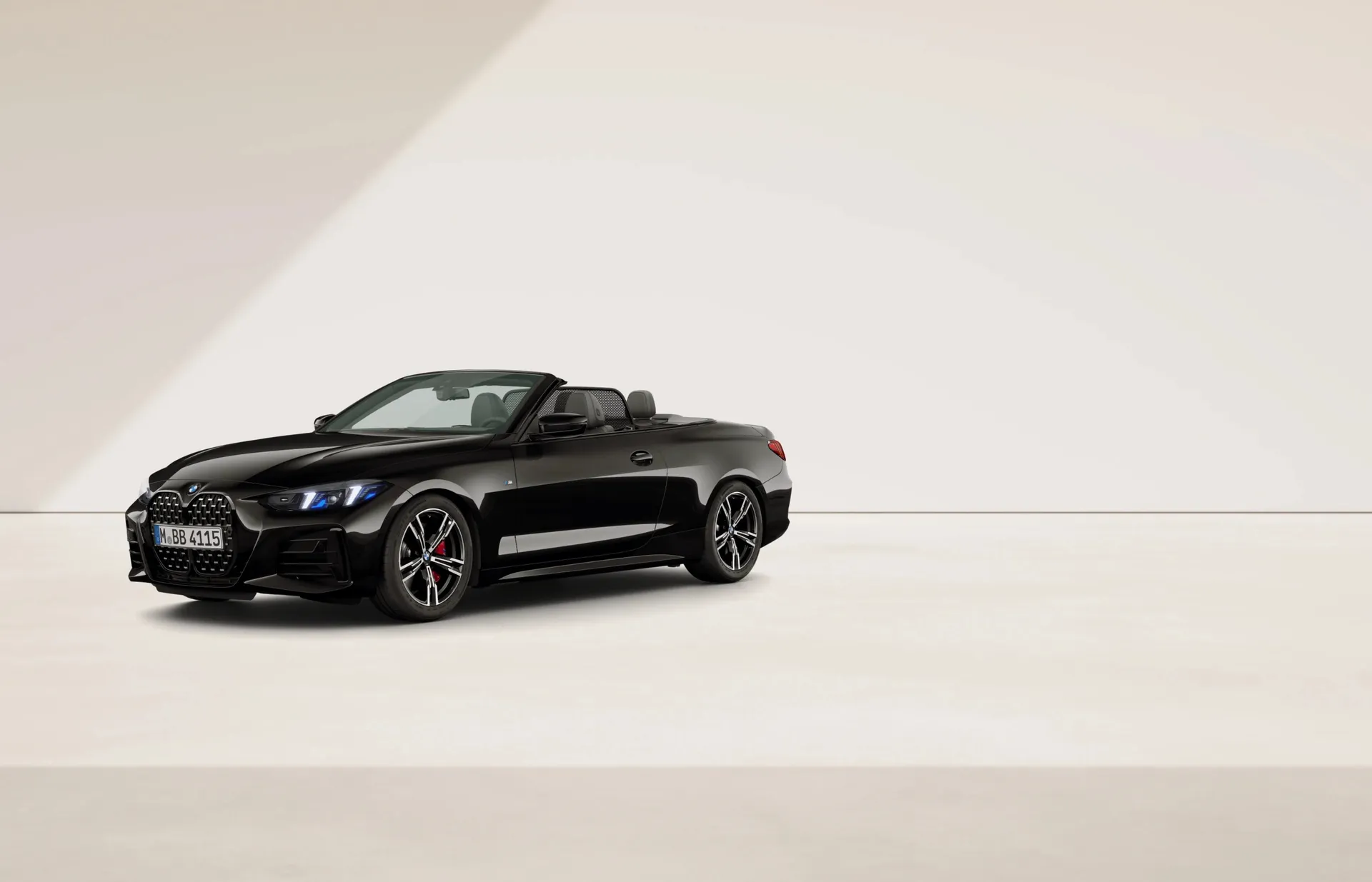 Řada 4 Cabrio (G23), M sportovní paket Pro, Metalický lak Black Sapphire, front