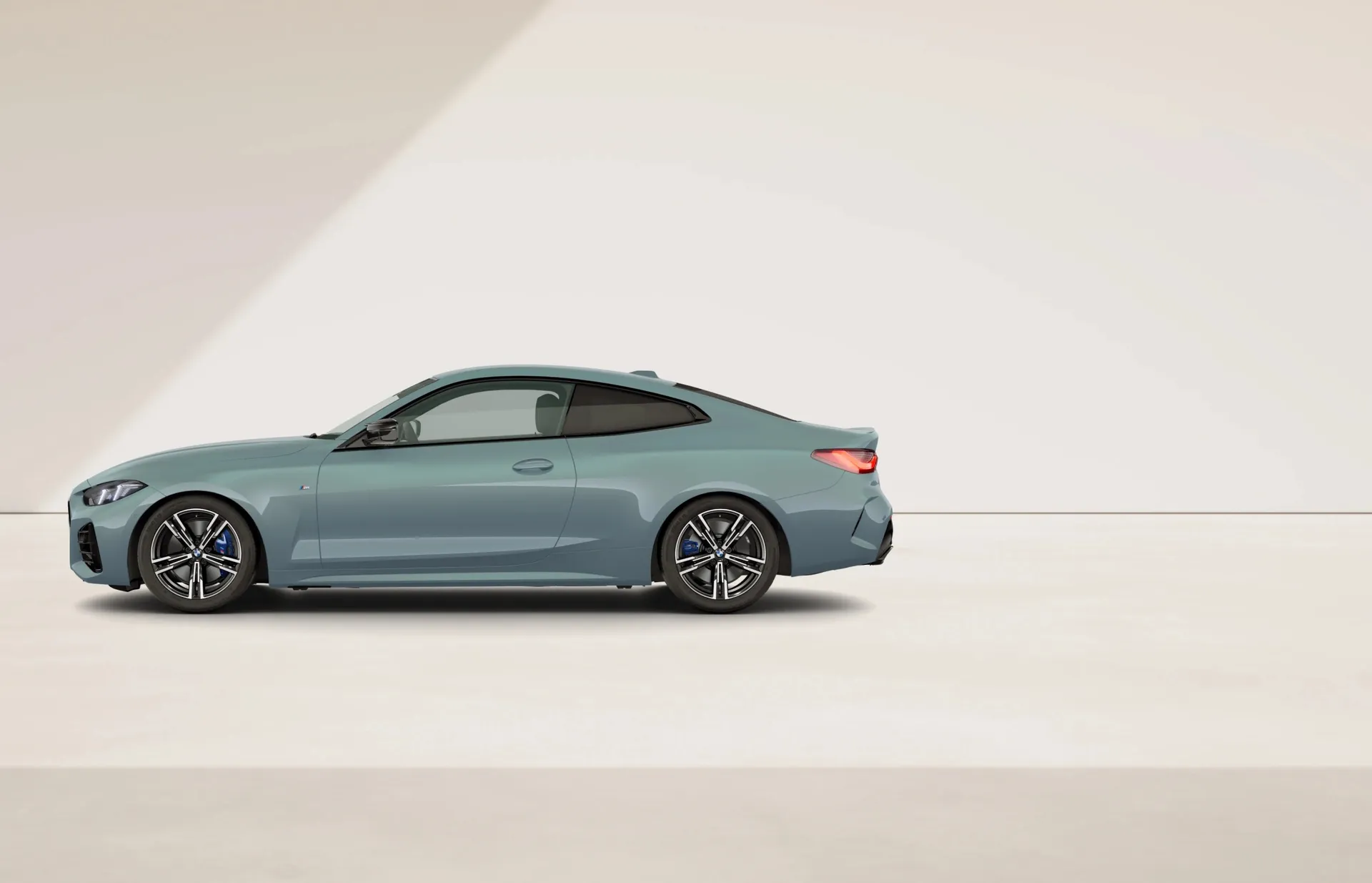 Řada 4 Coupé (G22), M Modely, Metalický lak Cape York Green, side