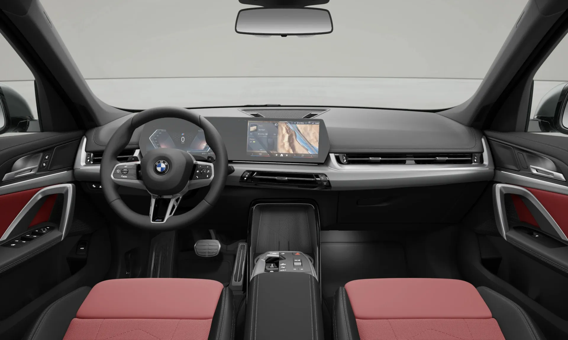 X1 (U11), M sportovní paket Pro, BMW Individual metalický lak Frozen Pure Grey, interiér Umělá kůže Veganza perforovaná Coral Red/Black, dashboard