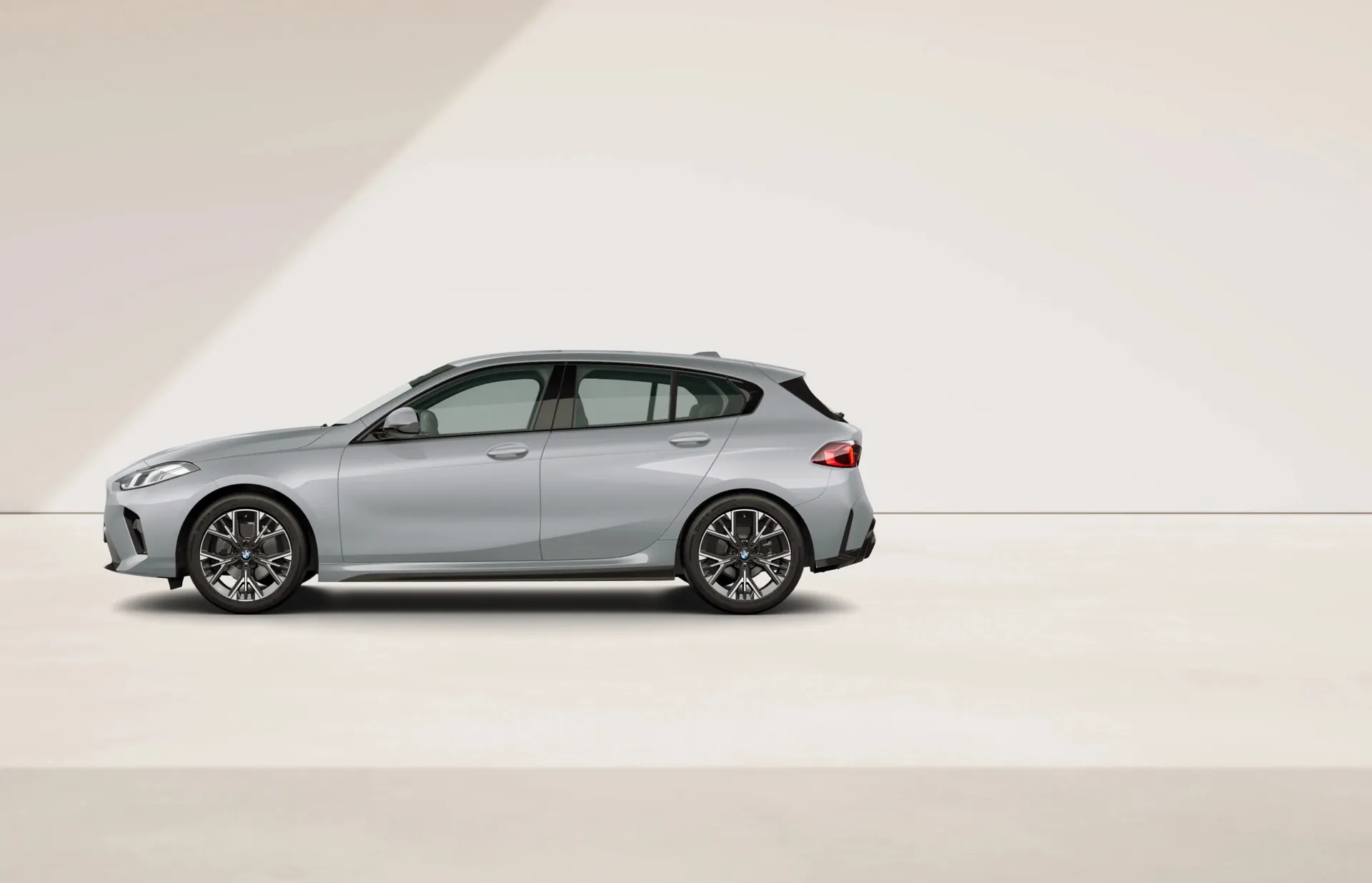 Řada 1 (F70), M sportovní paket, Metalický lak M Brooklyn Grey, side
