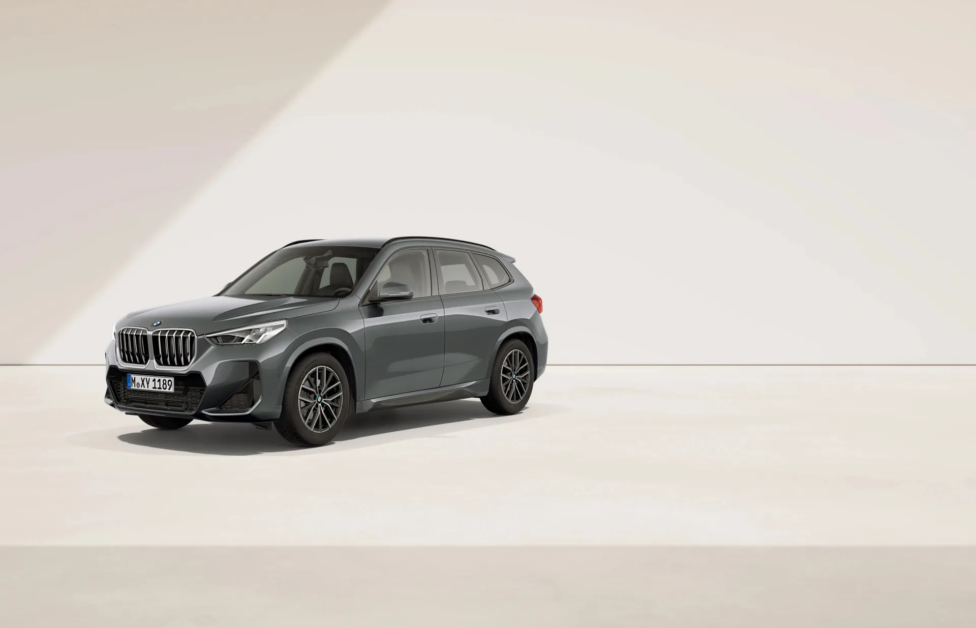 X1 (U11), M sportovní paket, BMW Individual metalický lak Storm Bay, front