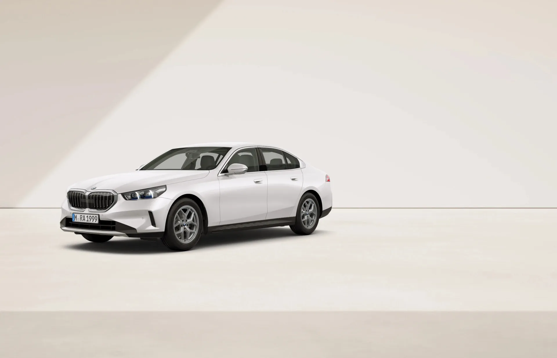Řada 5 Sedan (G60), Sériové provedení, BMW Individual lak na přání, front