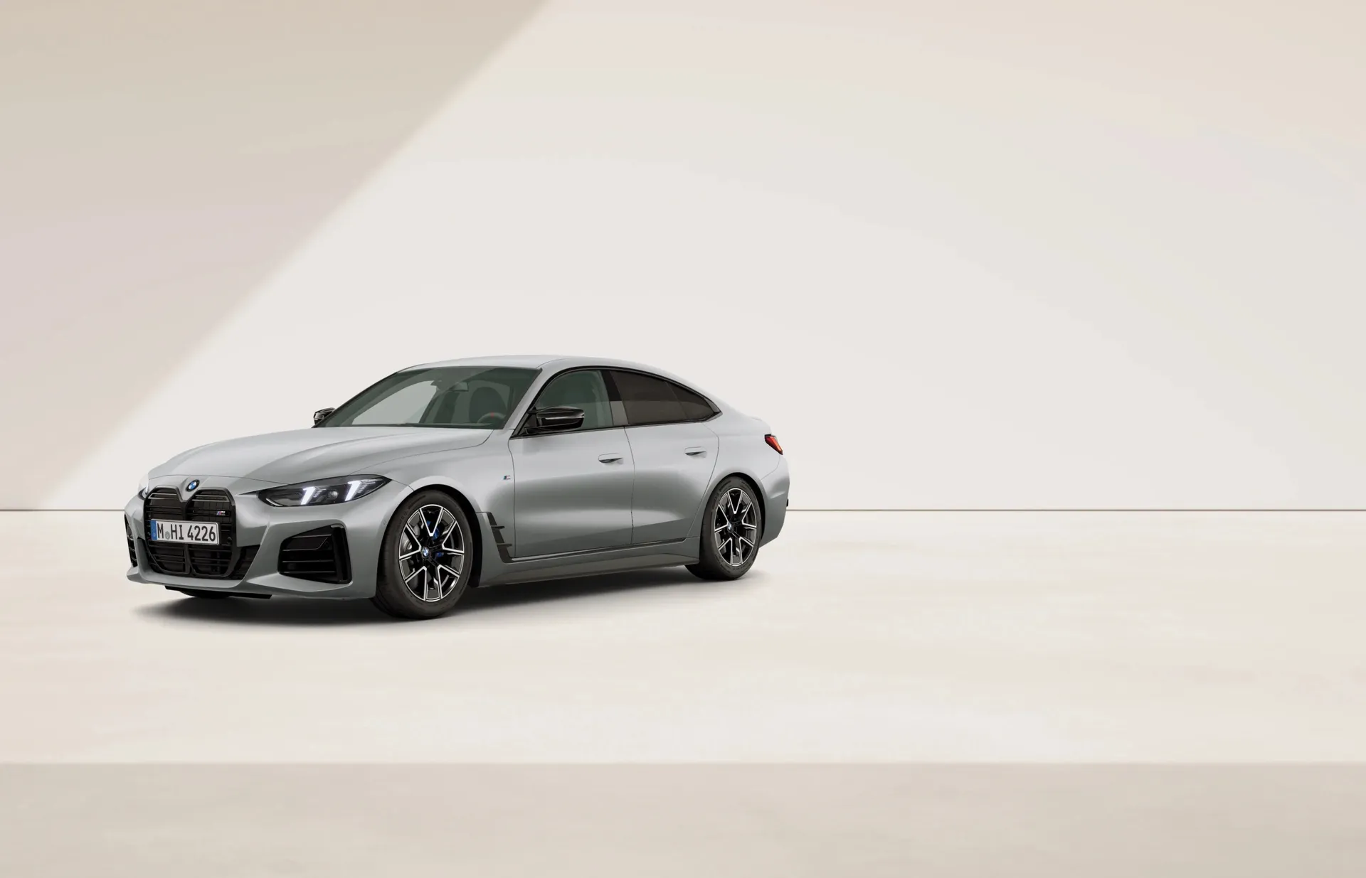 Řada 4 Gran Coupé (G26), M Modely, BMW Individual metalický lak Frozen Pure Grey, front