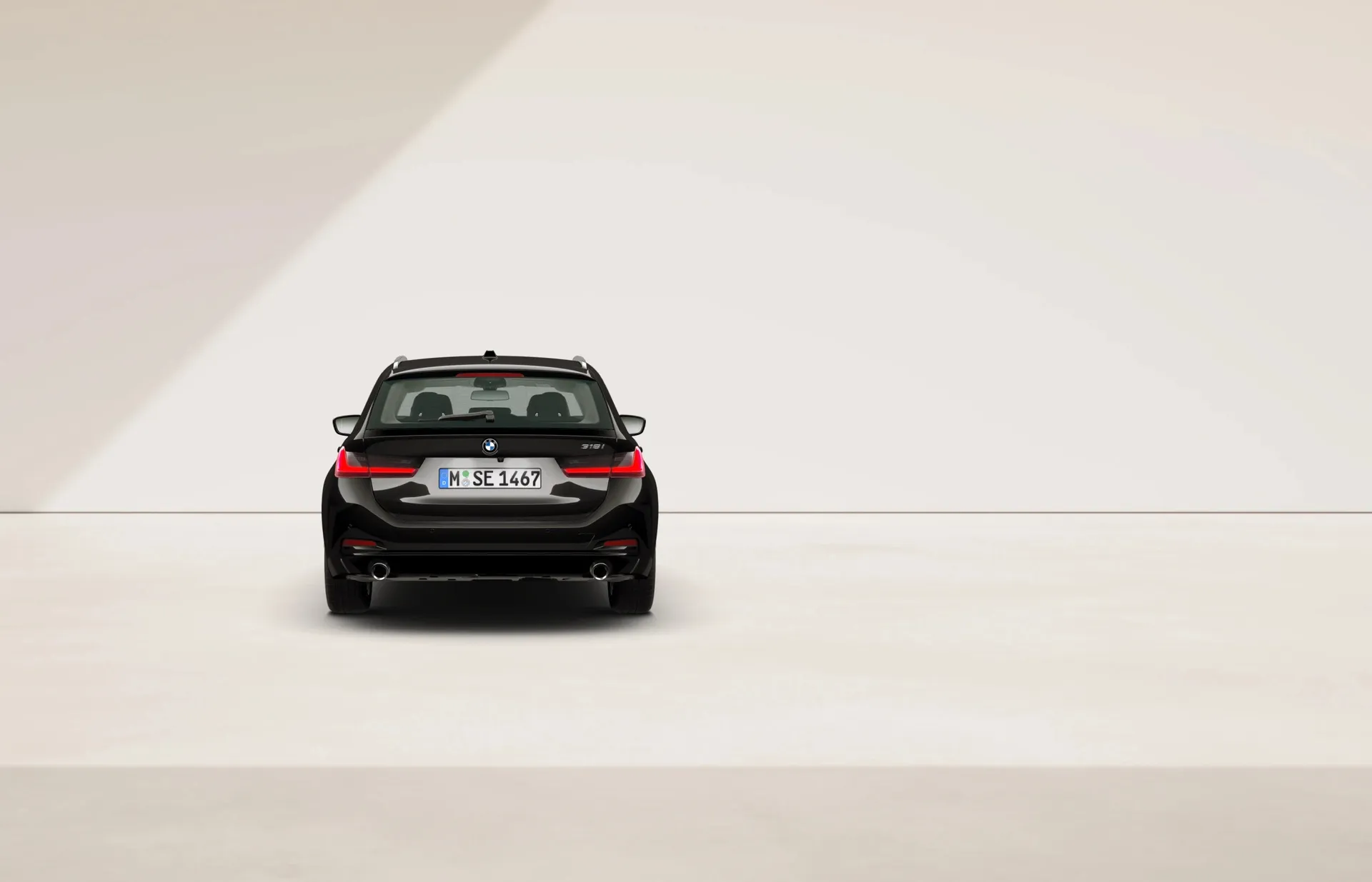 Řada 3 Touring (G21), Sériové provedení, Nemetalický lak "Black", rear