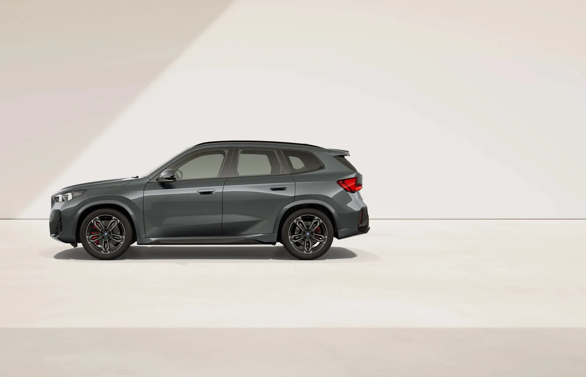 X1 (U11), M sportovní paket Pro, BMW Individual metalický lak Storm Bay, side