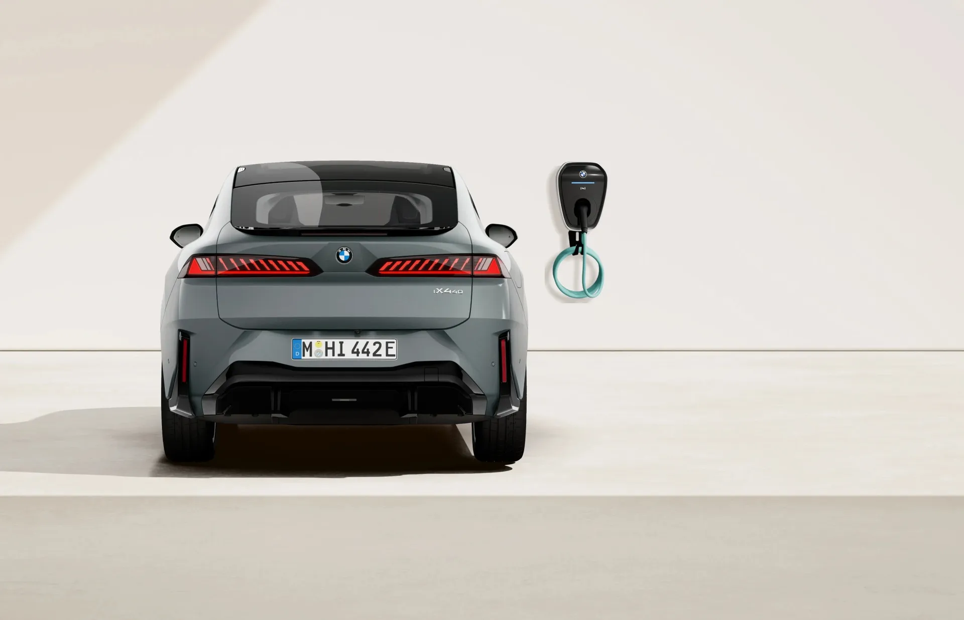 iX4 (NA7), M sportovní paket Pro, Metalický lak Eucalyptus Green, rear