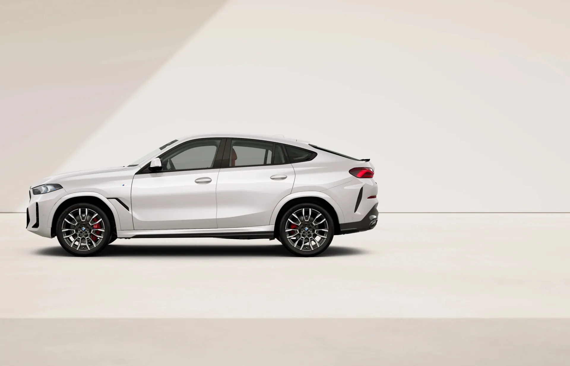 X6 (G06), M sportovní paket Pro, BMW Individual lak na přání, side