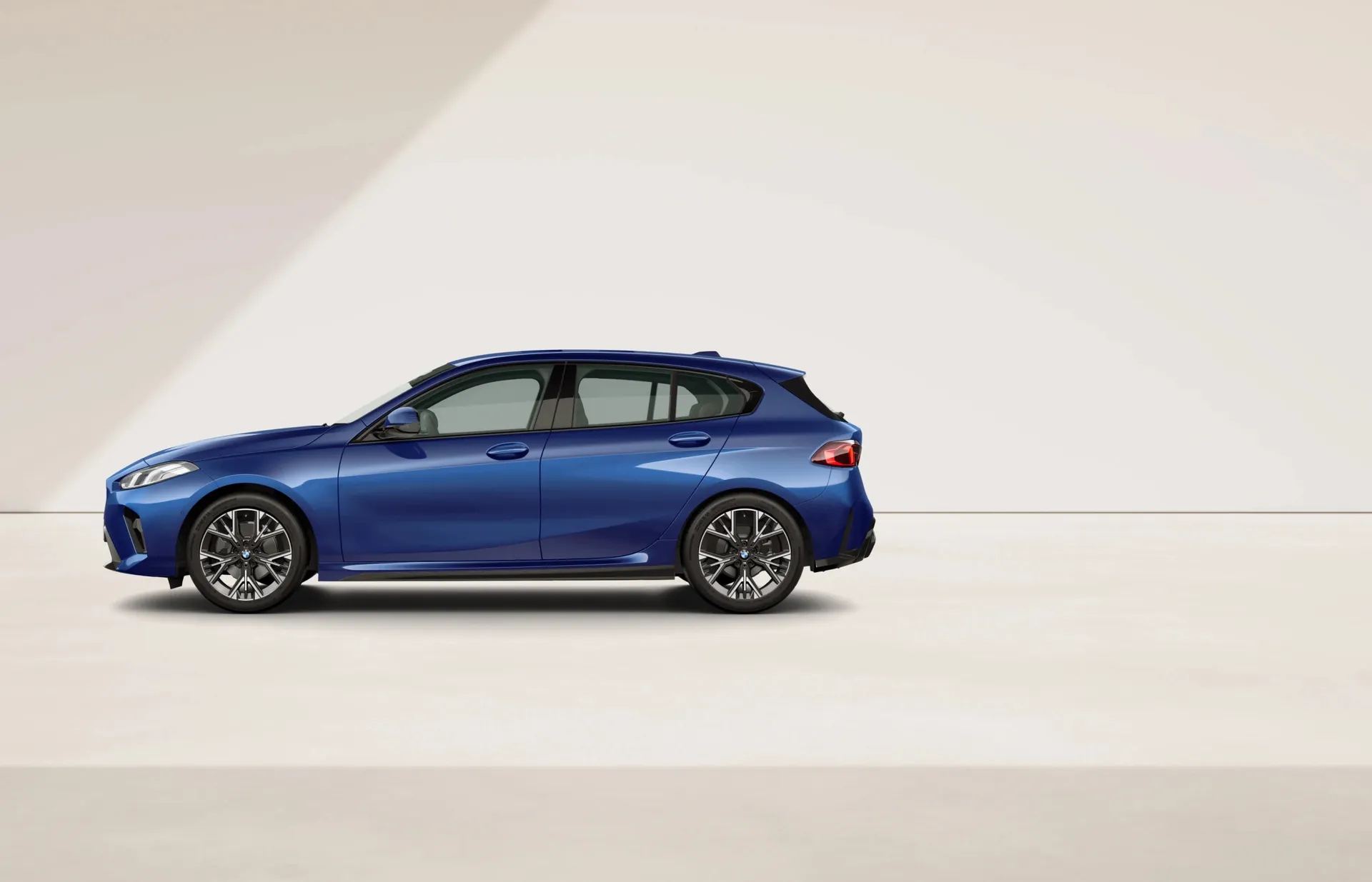 Řada 1 (F70), M sportovní paket, Metalický lak M Portimao Blue, side