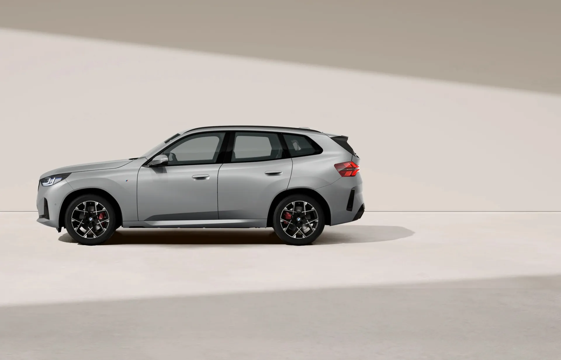 X3 (G45), M sportovní paket Pro, BMW Individual metalický lak Frozen Pure Grey, side