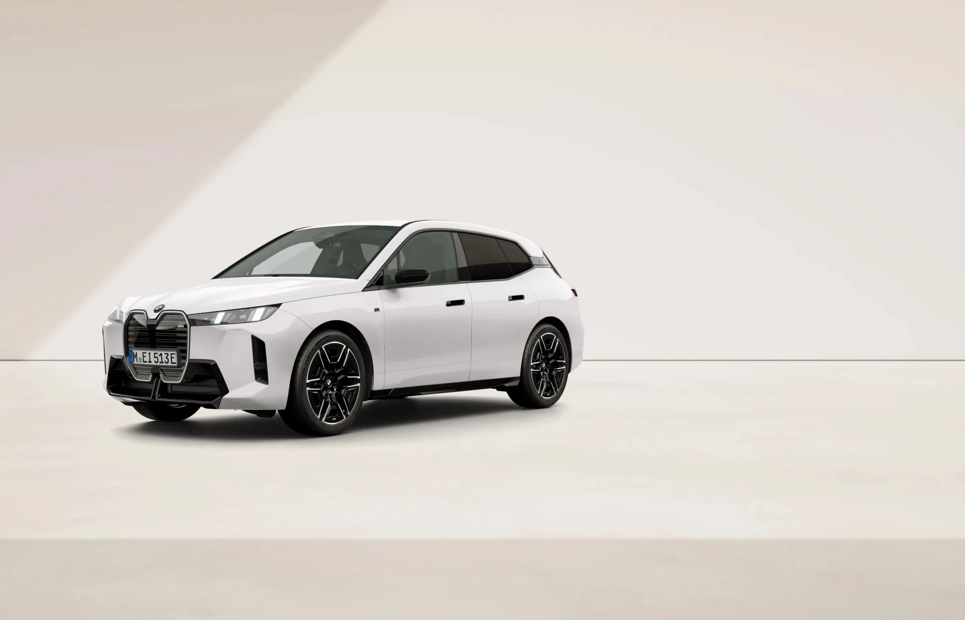 iX (I20), M Modely, Nemetalický lak Alpine White, front
