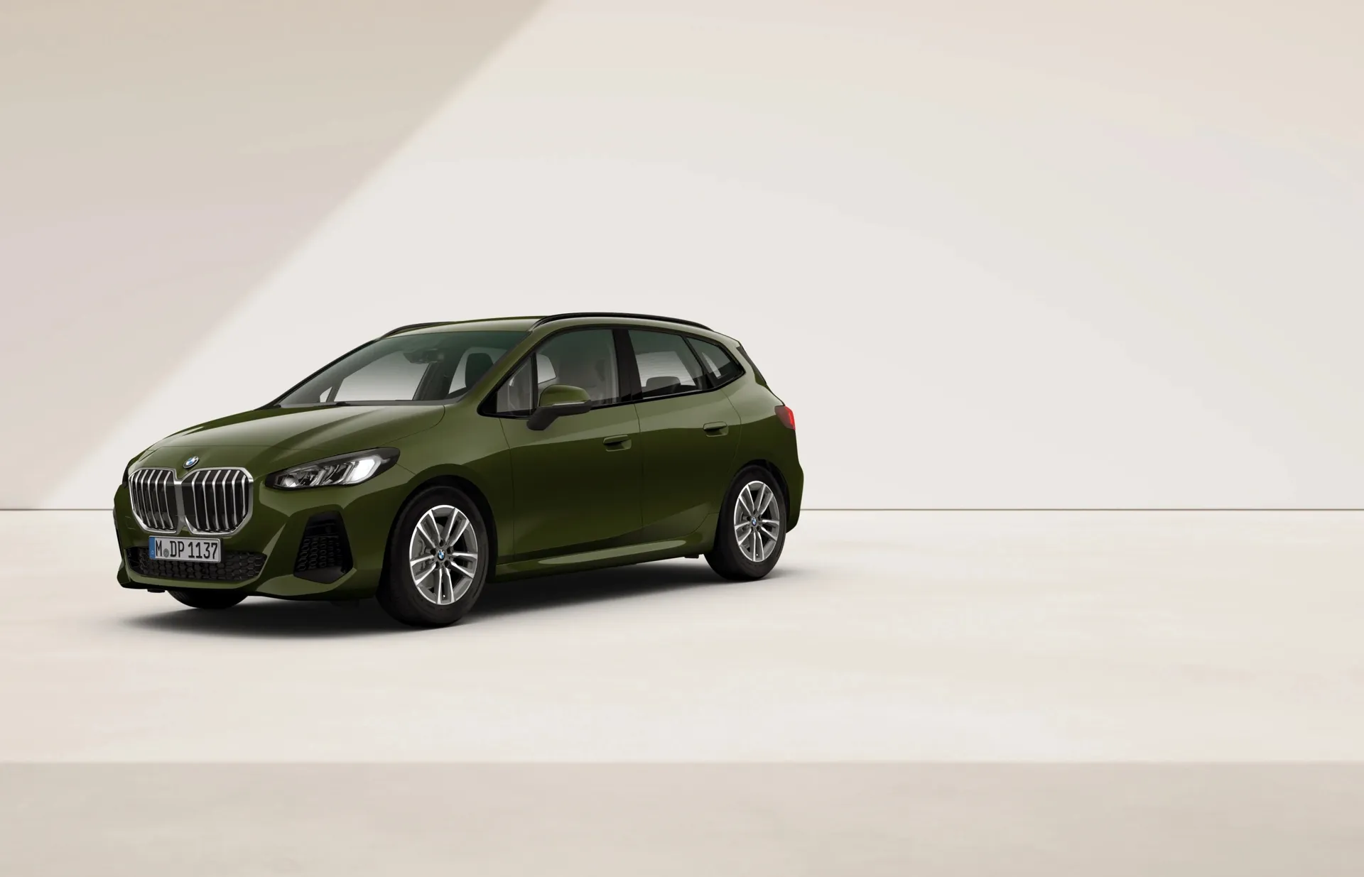 Řada 2 Active Tourer (U06), M sportovní paket, Metalický lak Sanremo Green, front