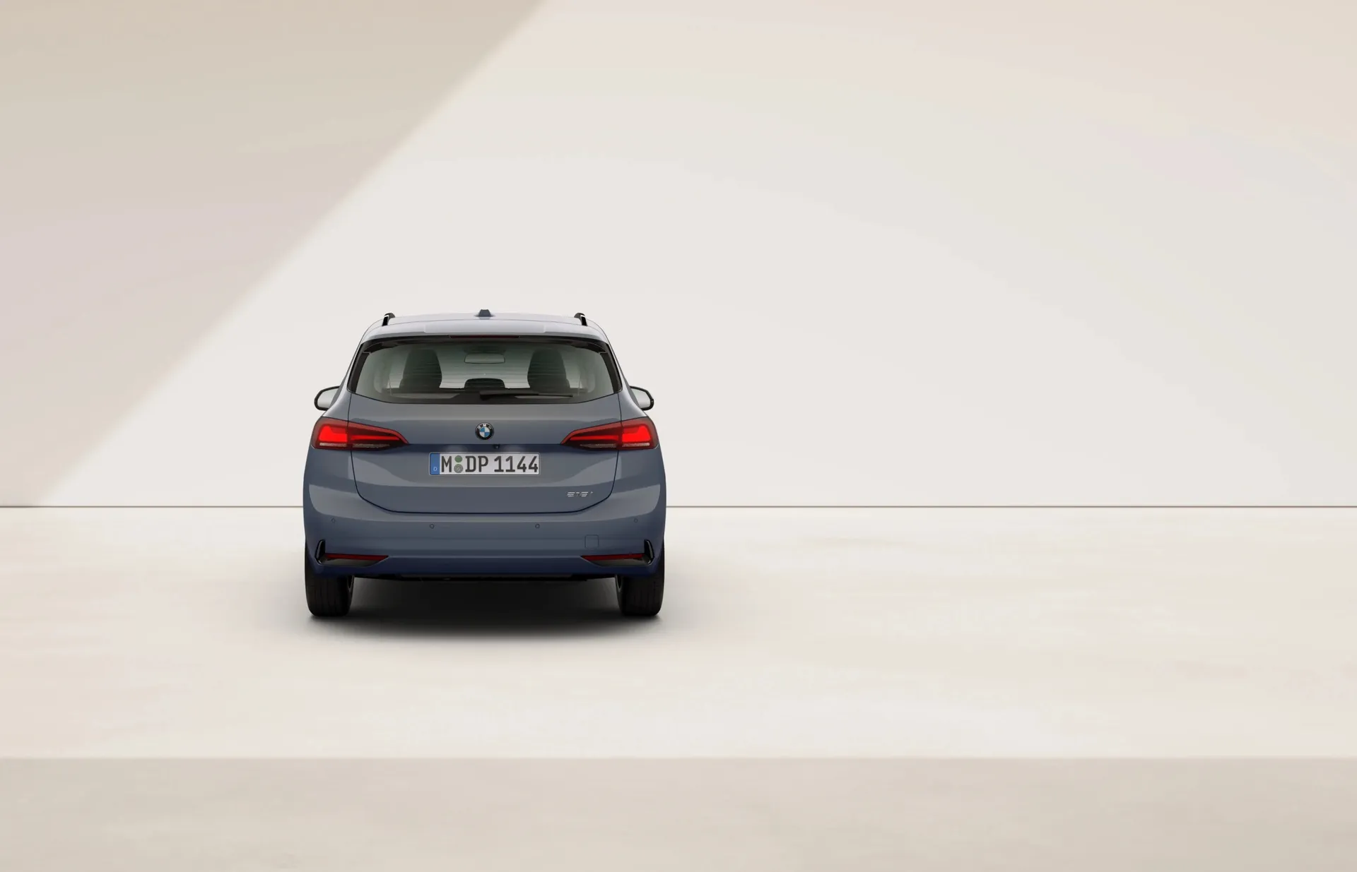 Řada 2 Active Tourer (U06), Sériové provedení, Metalický lak Sparkling Copper Grey, rear